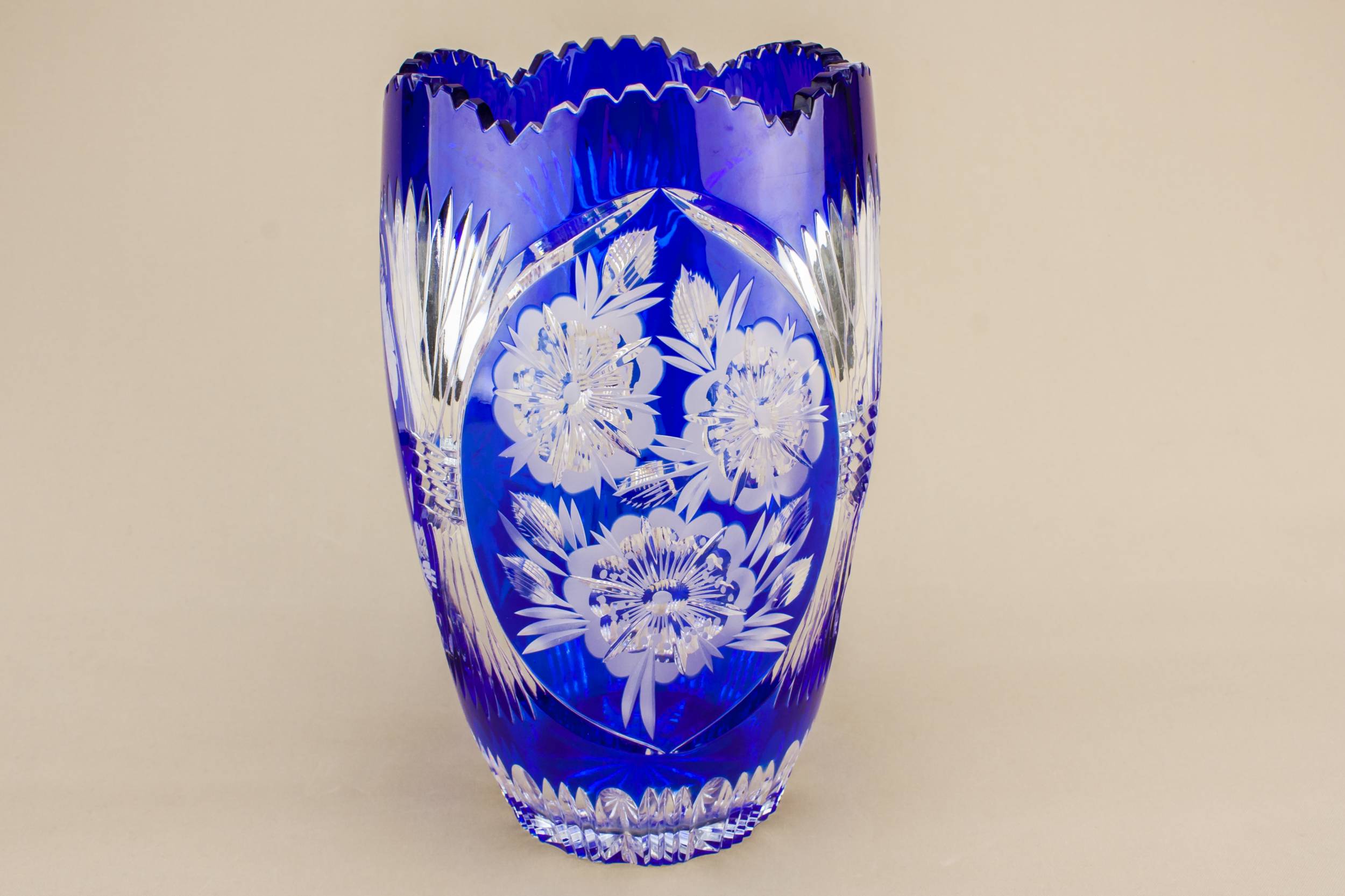Vintage Elegant Schonborner — Glass retro vase