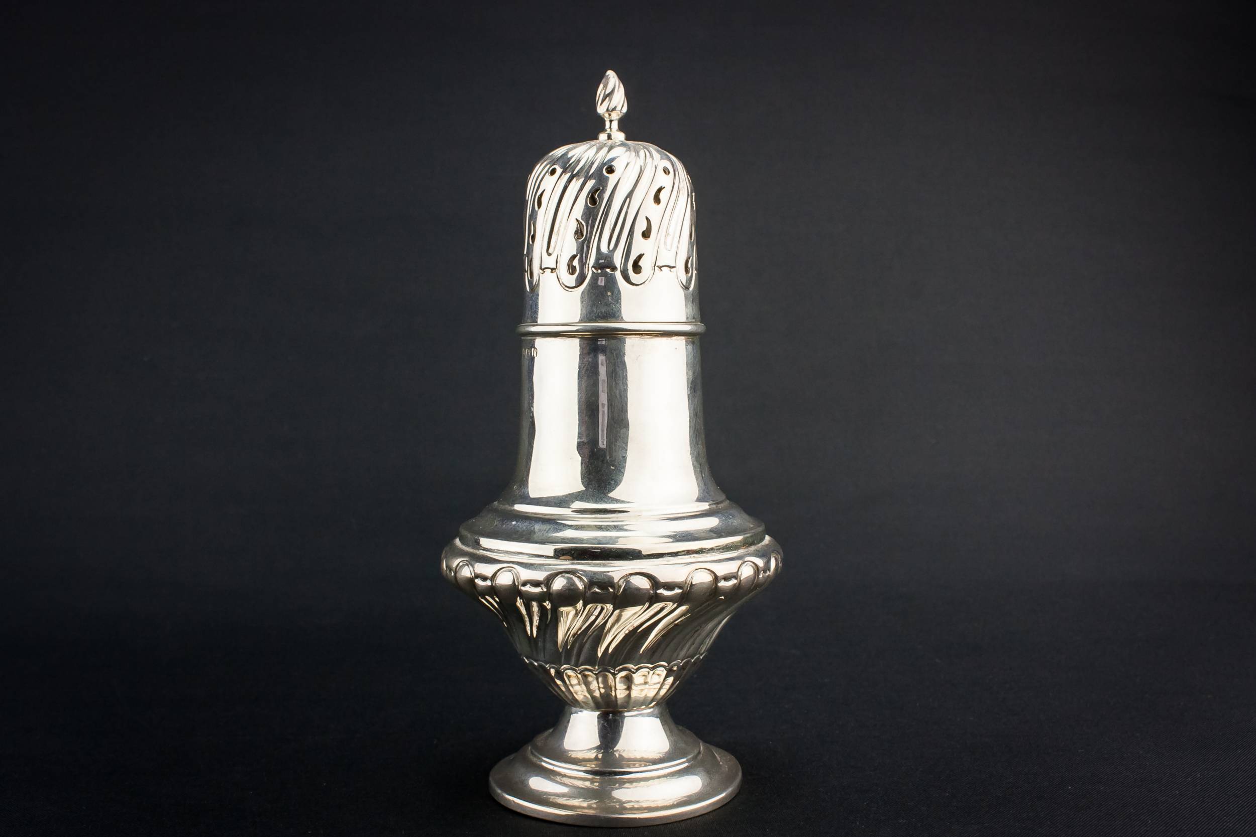 Sterling Silver Antique — Large sugar caster 1
