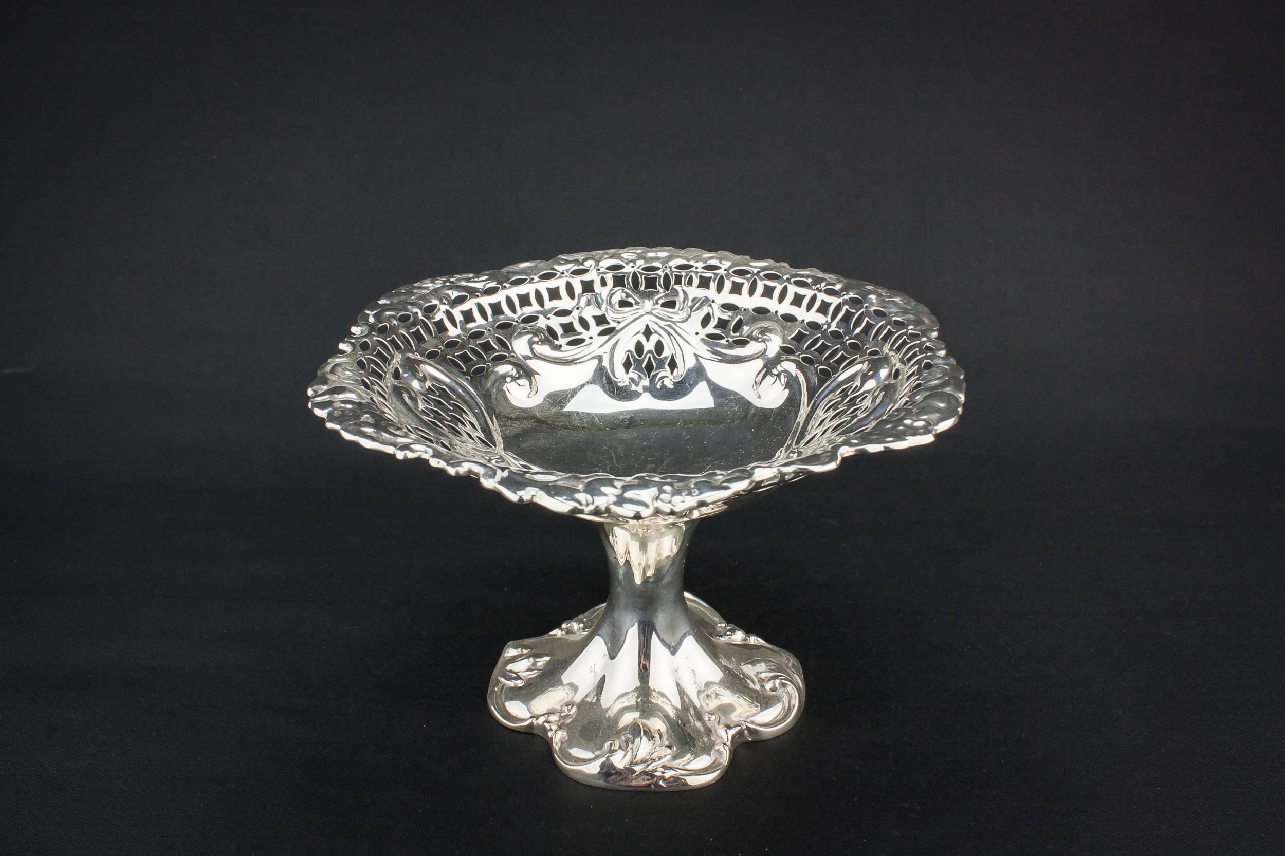 Classical Edwardian Walker — Sterling silver serving bowl