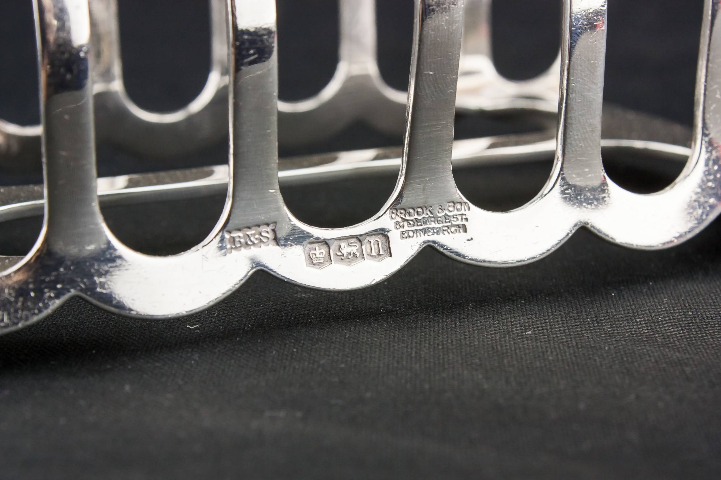 Elegant Vintage Brook — Art Deco toast rack 4