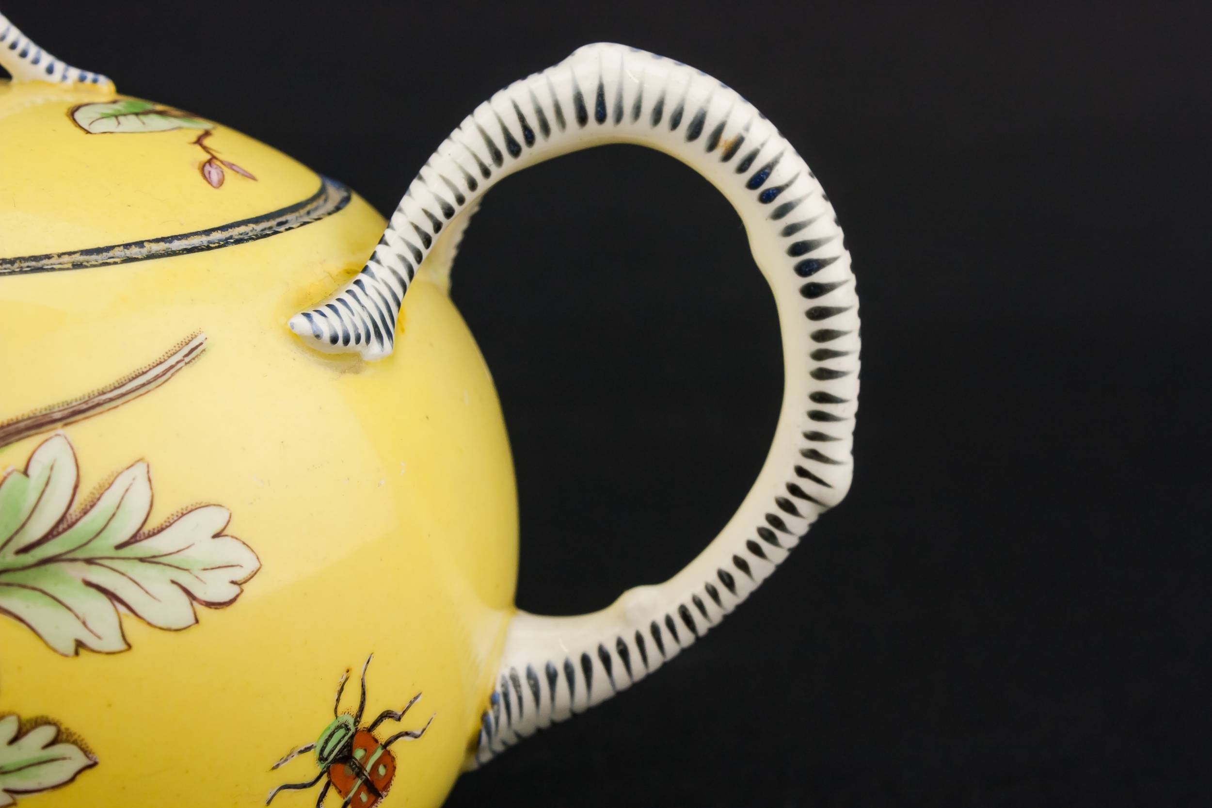 Elegant Neo-Classical Flowers — Pottery Neo-Classical teapot 3