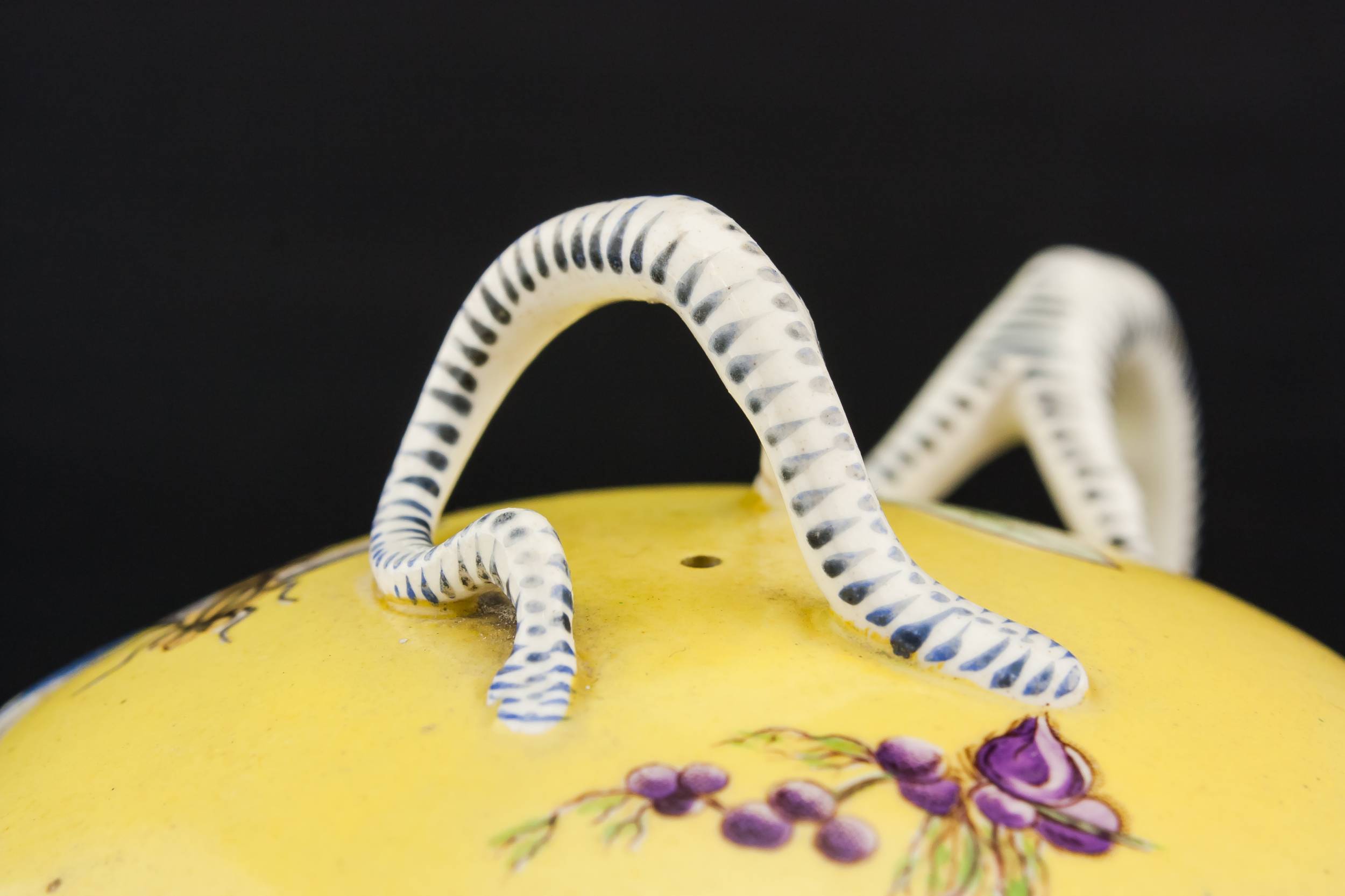 Elegant Neo-Classical Flowers — Pottery Neo-Classical teapot 4