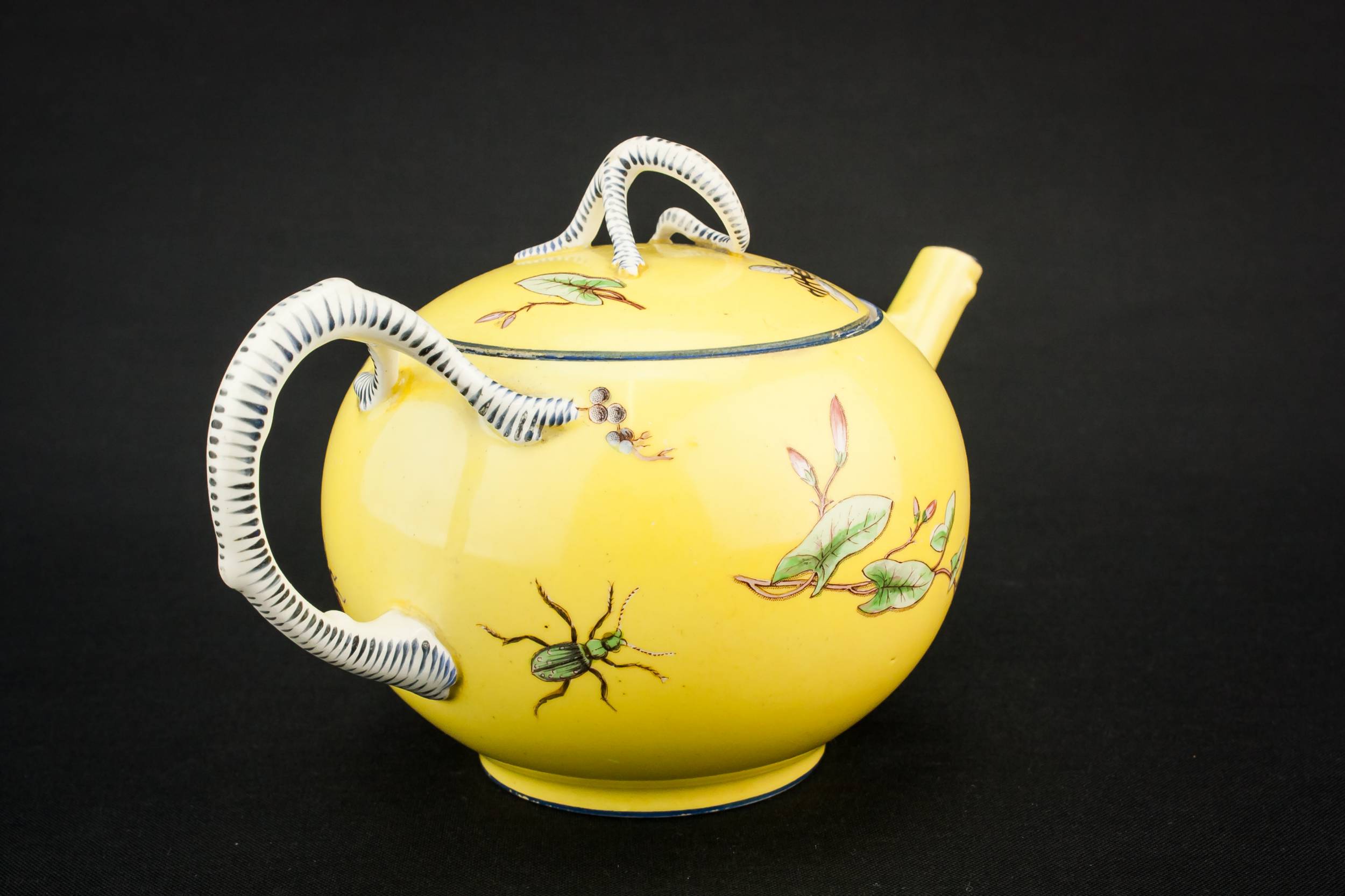 Elegant Neo-Classical Flowers — Pottery Neo-Classical teapot 1