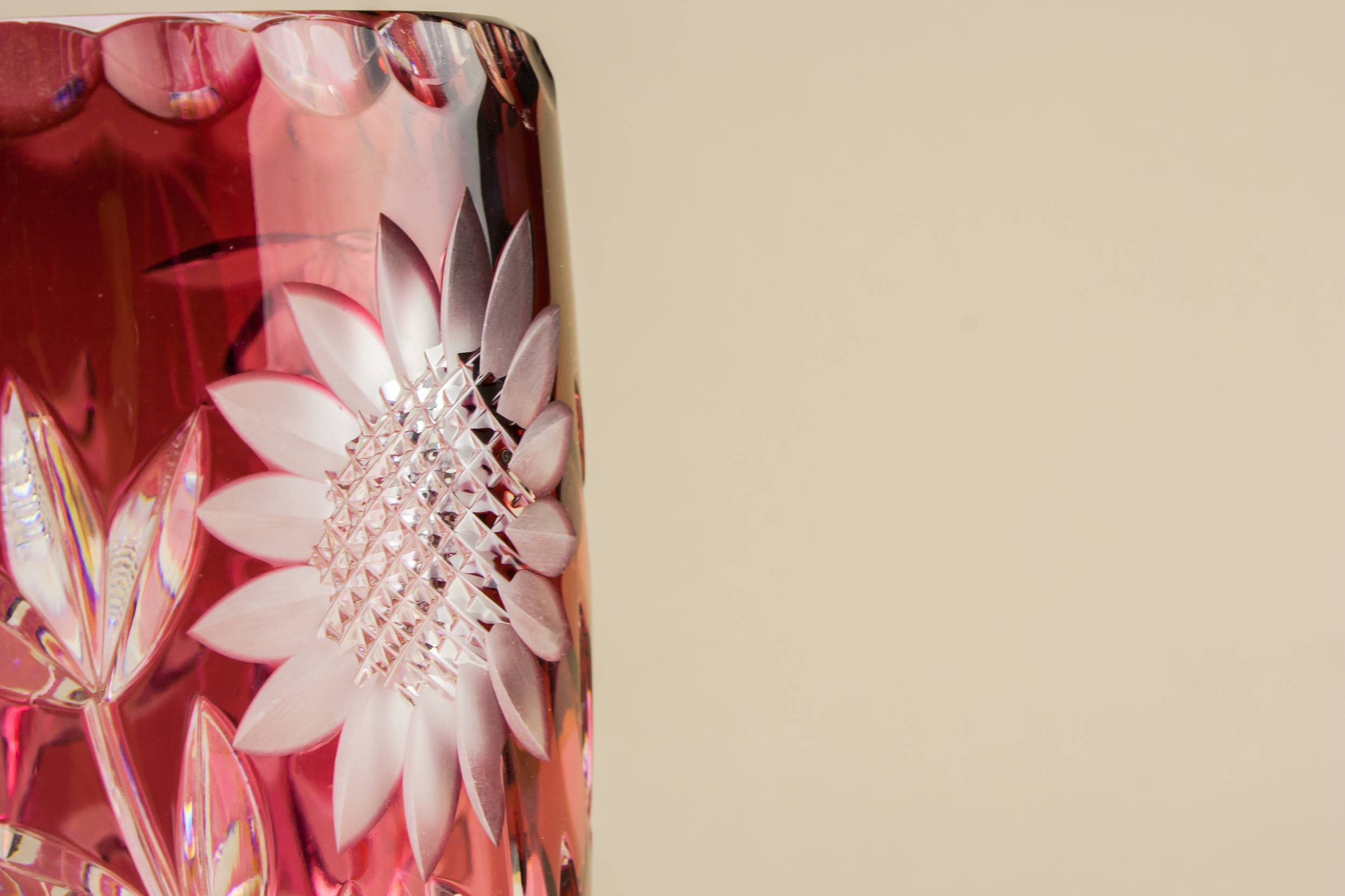 Charming Vintage Floral — Medium glass vase 3