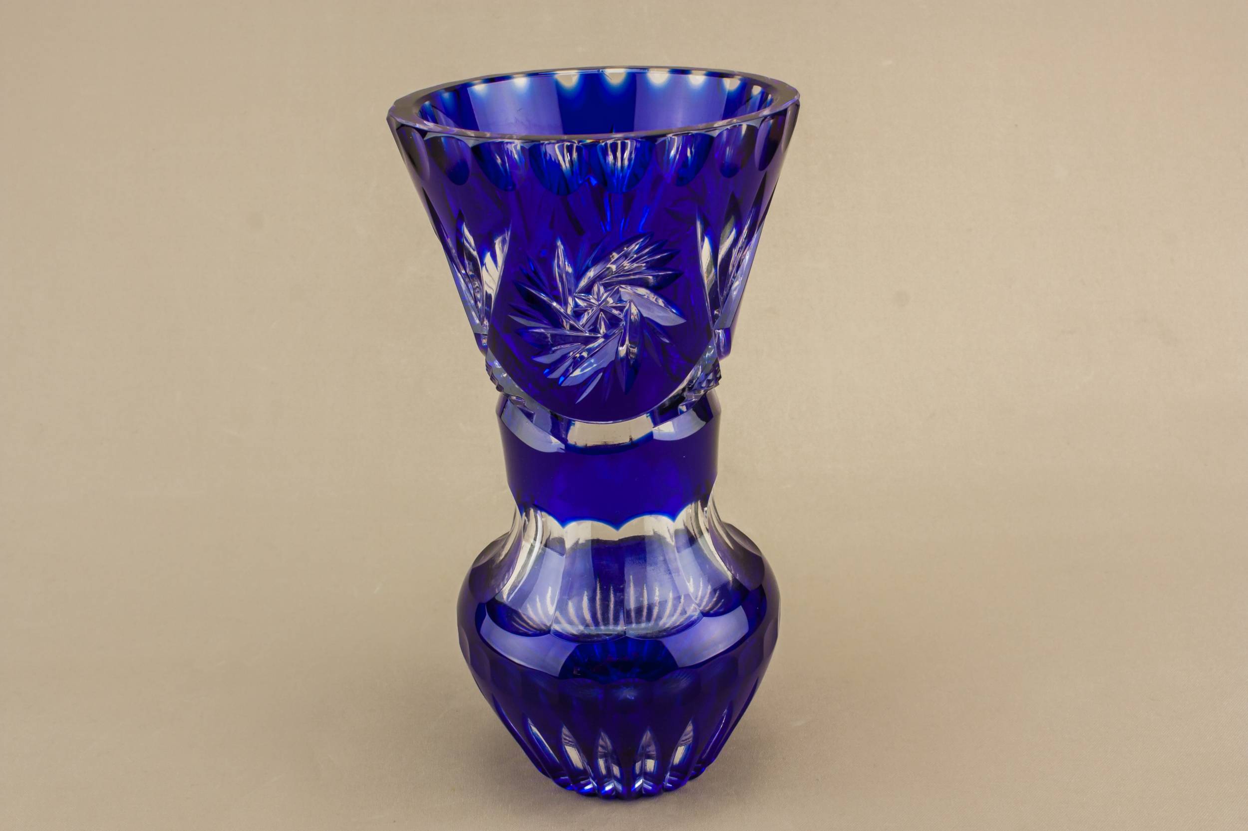 Vintage Glass Pinwheel — Medium glass vase 1