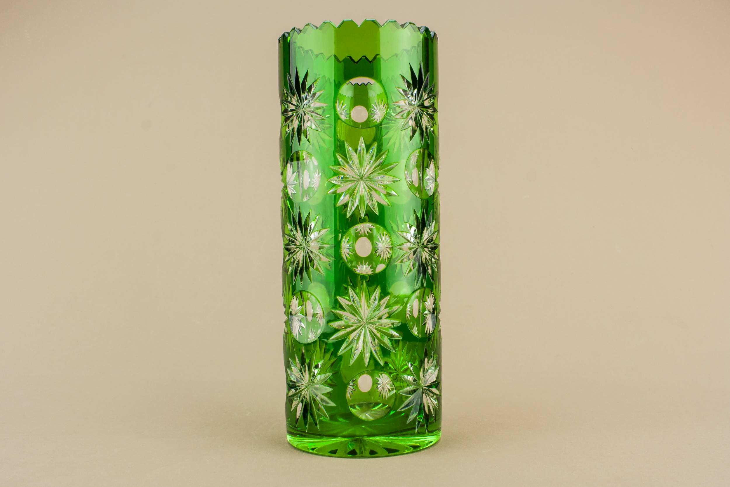 Elegant Vintage VASE — Green cut glass vase 1