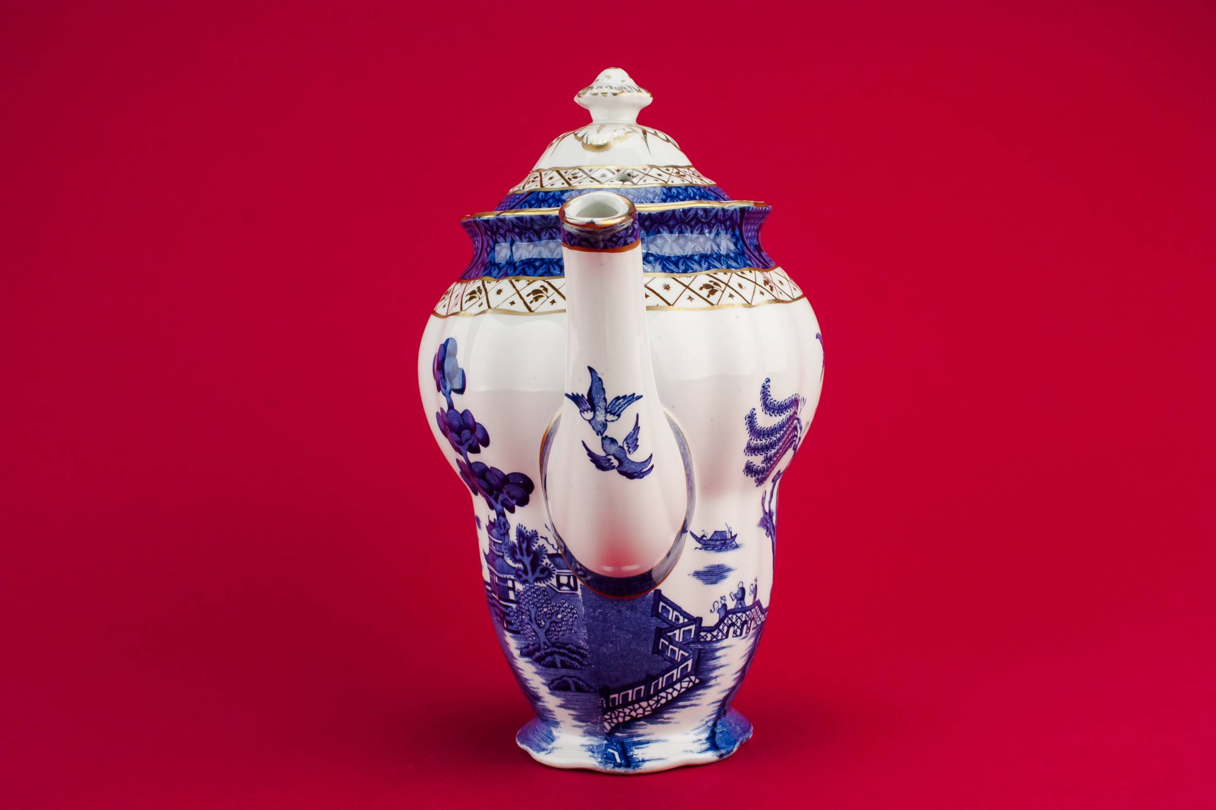 Pottery Retro Booths — Blue willow teapot 1