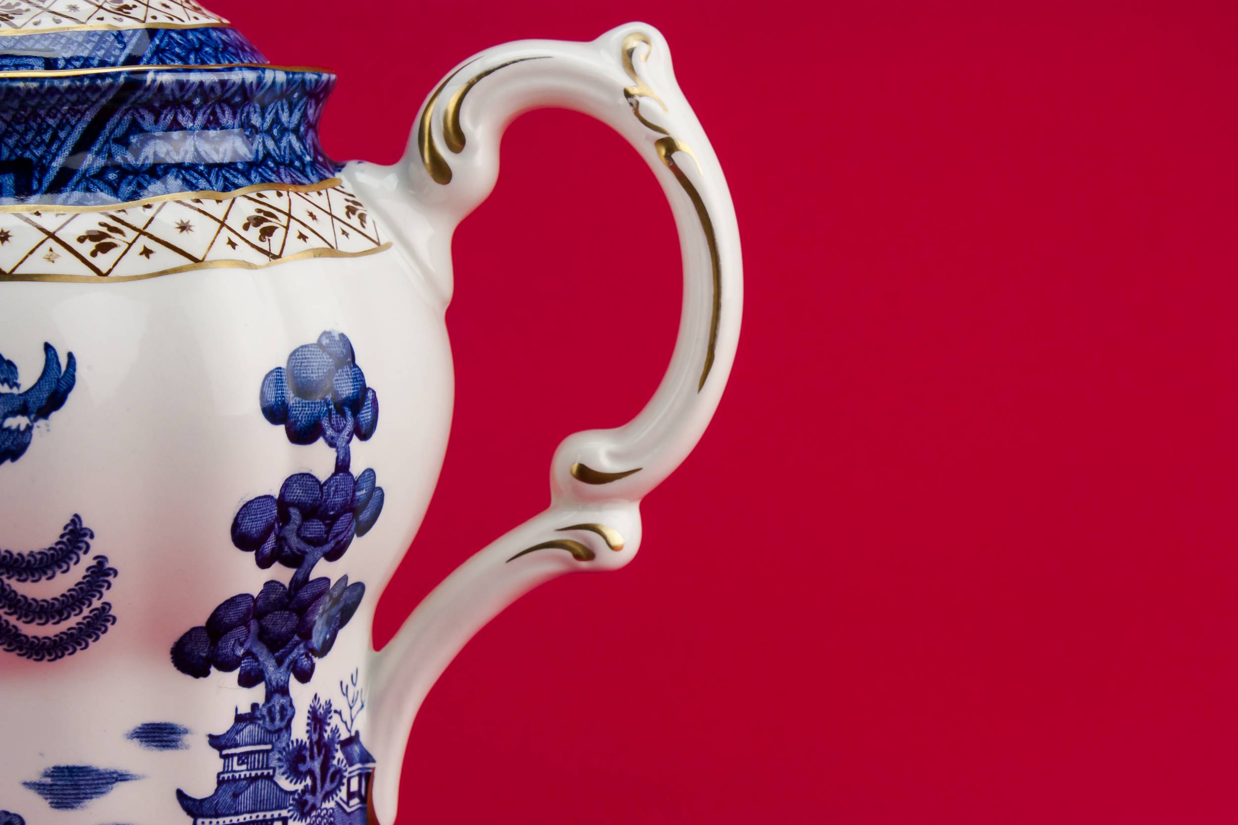 Pottery Retro Booths — Blue willow teapot 2