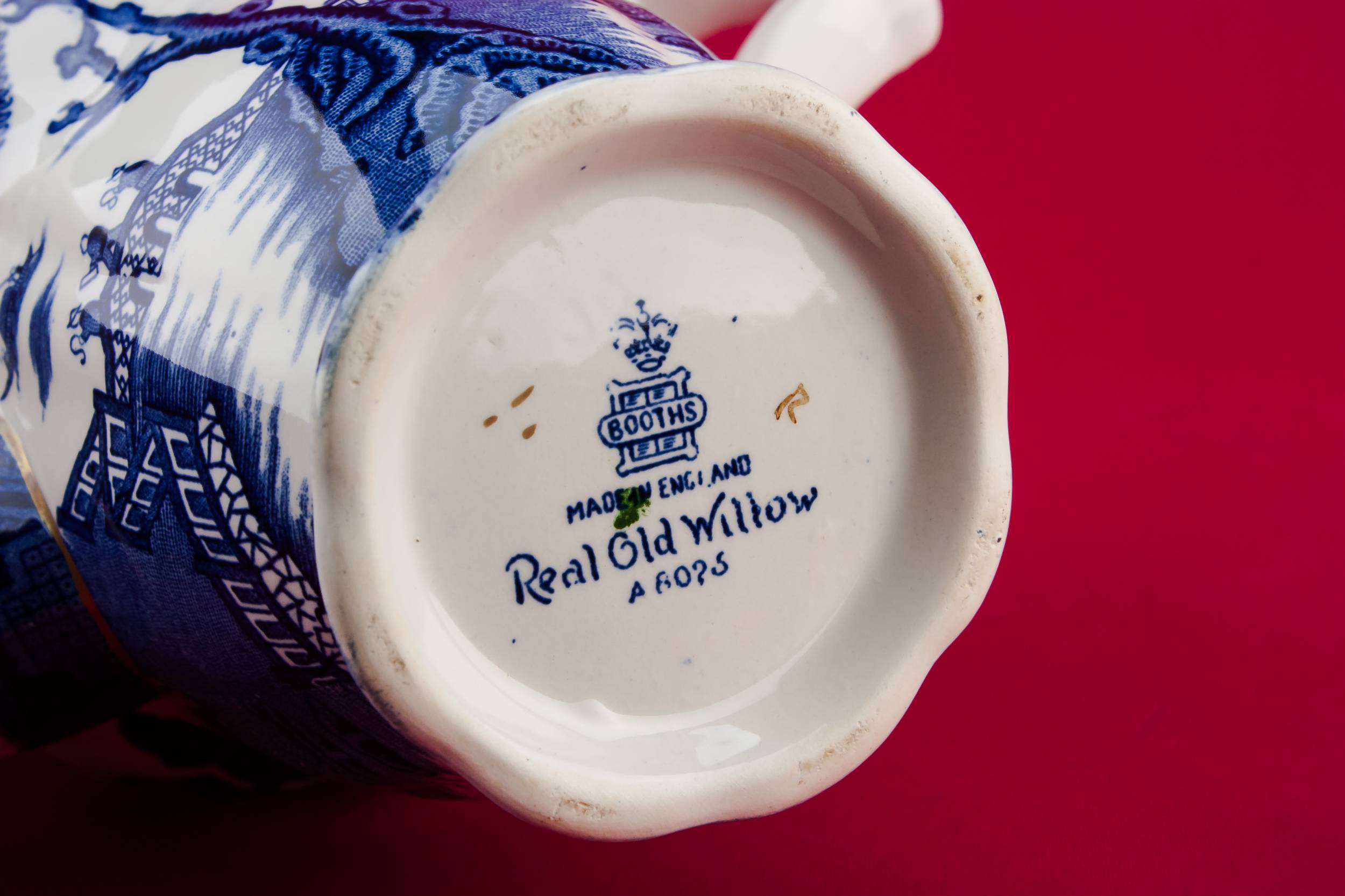Pottery Retro Booths — Blue willow teapot 3