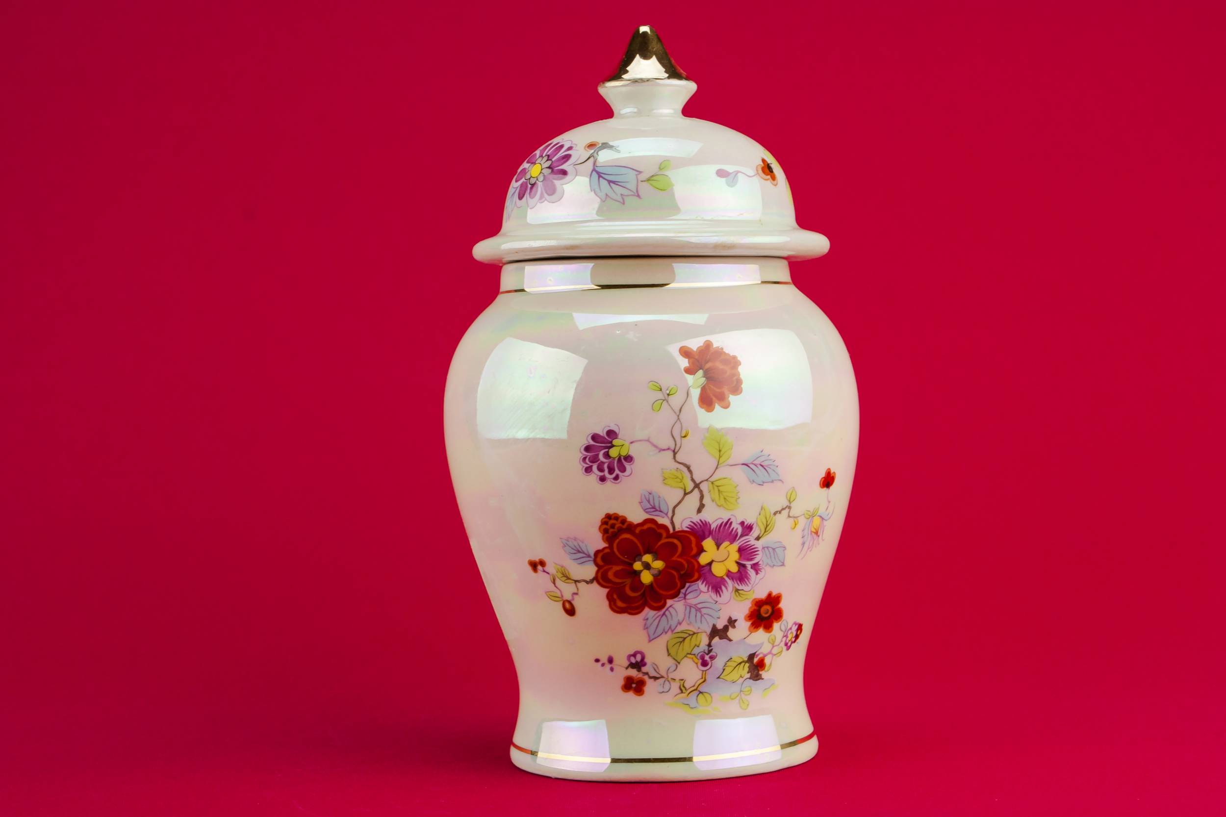 Attractive Vintage Floral — Retro pottery jar 2
