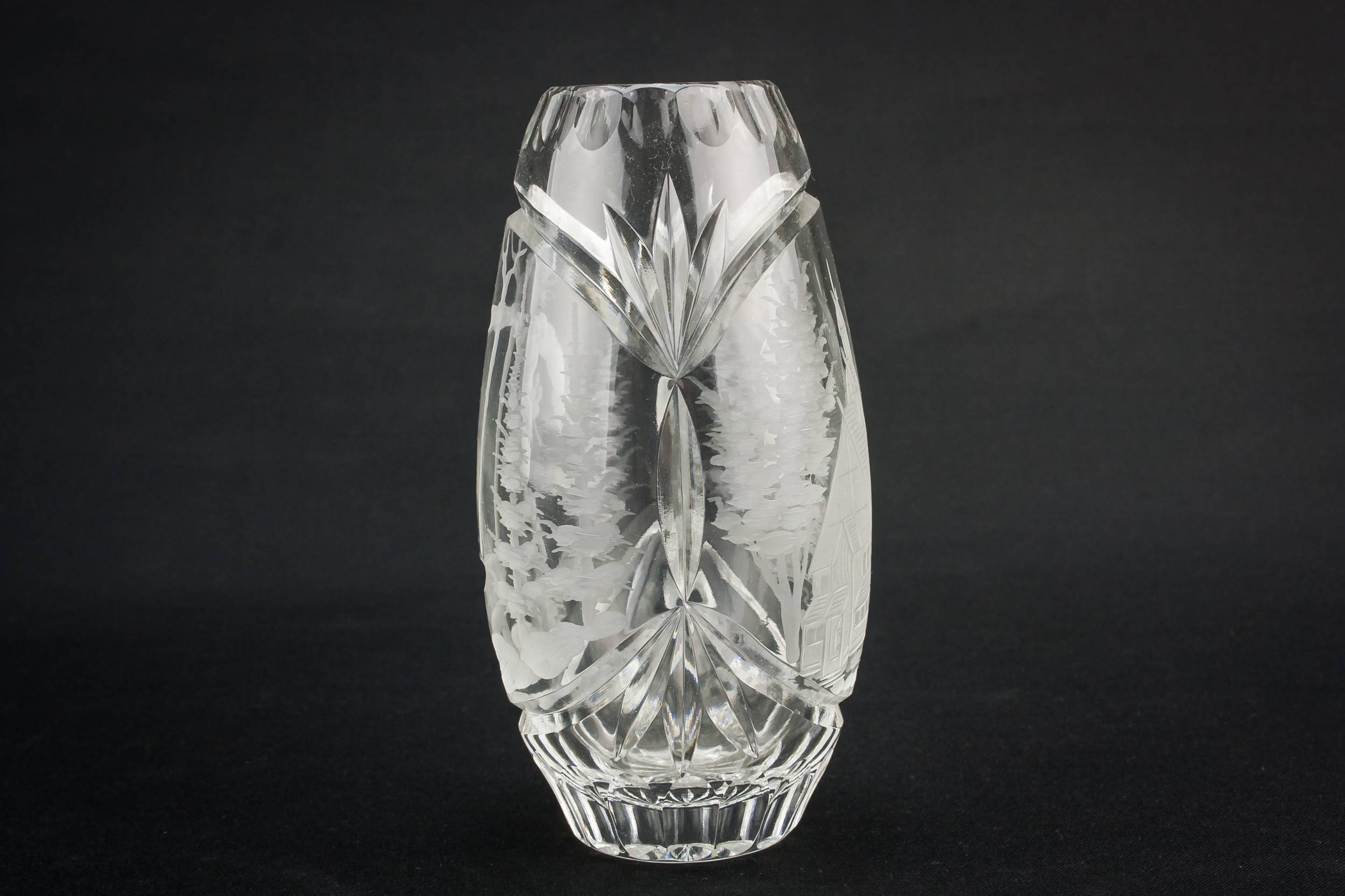 Glass Elegant Figural — Small glass vase 1