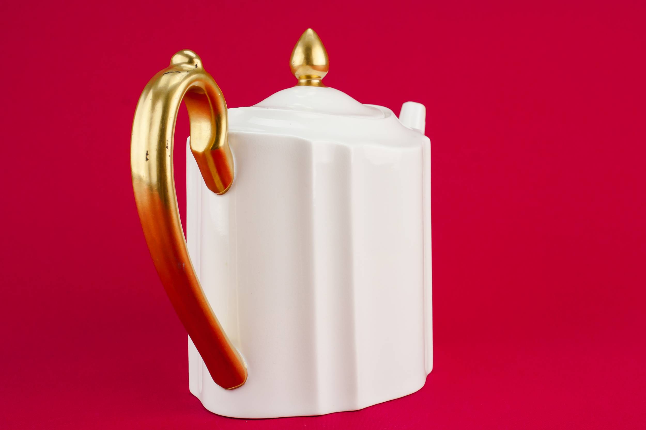White Retro Ribbed — Small retro teapot 1