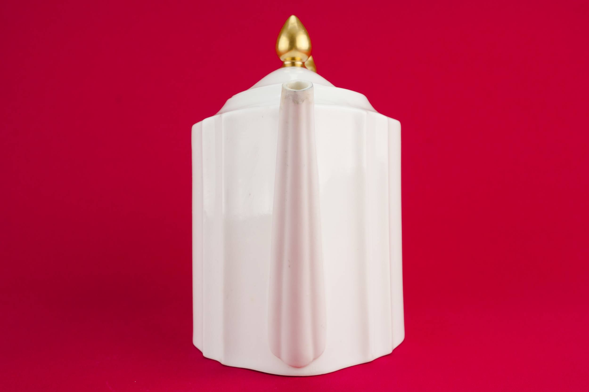 White Retro Ribbed — Small retro teapot 2