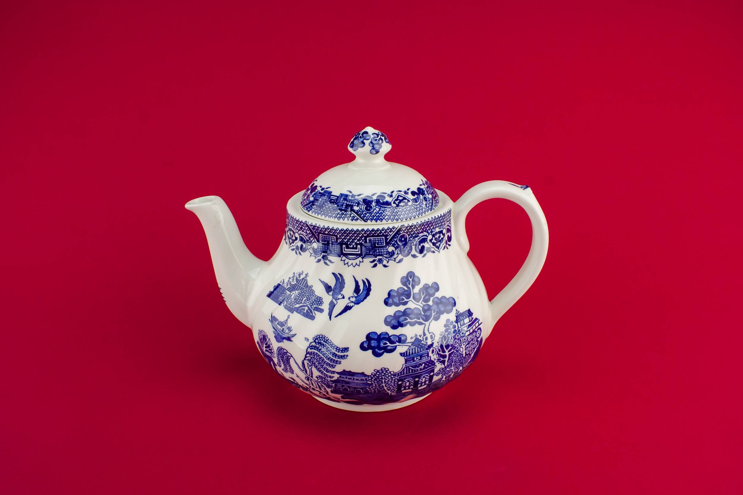Retro Vintage Willow — Willow pottery teapot