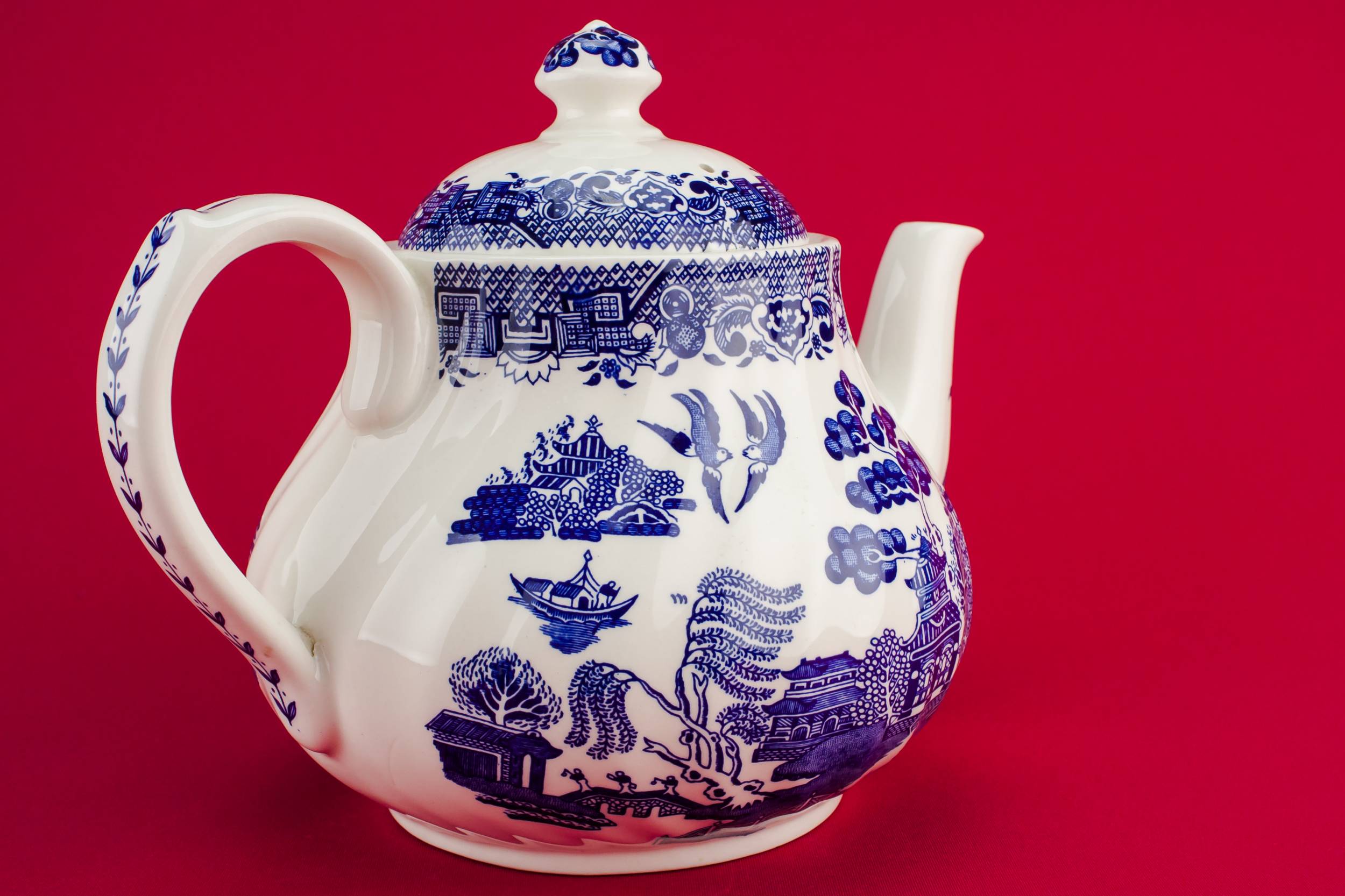 Retro Vintage Willow — Willow pottery teapot 1