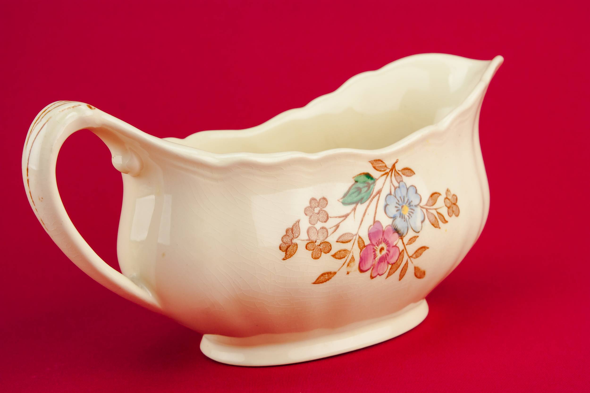 Vintage Charming GRAVY — Art Deco pottery gravy boat 1