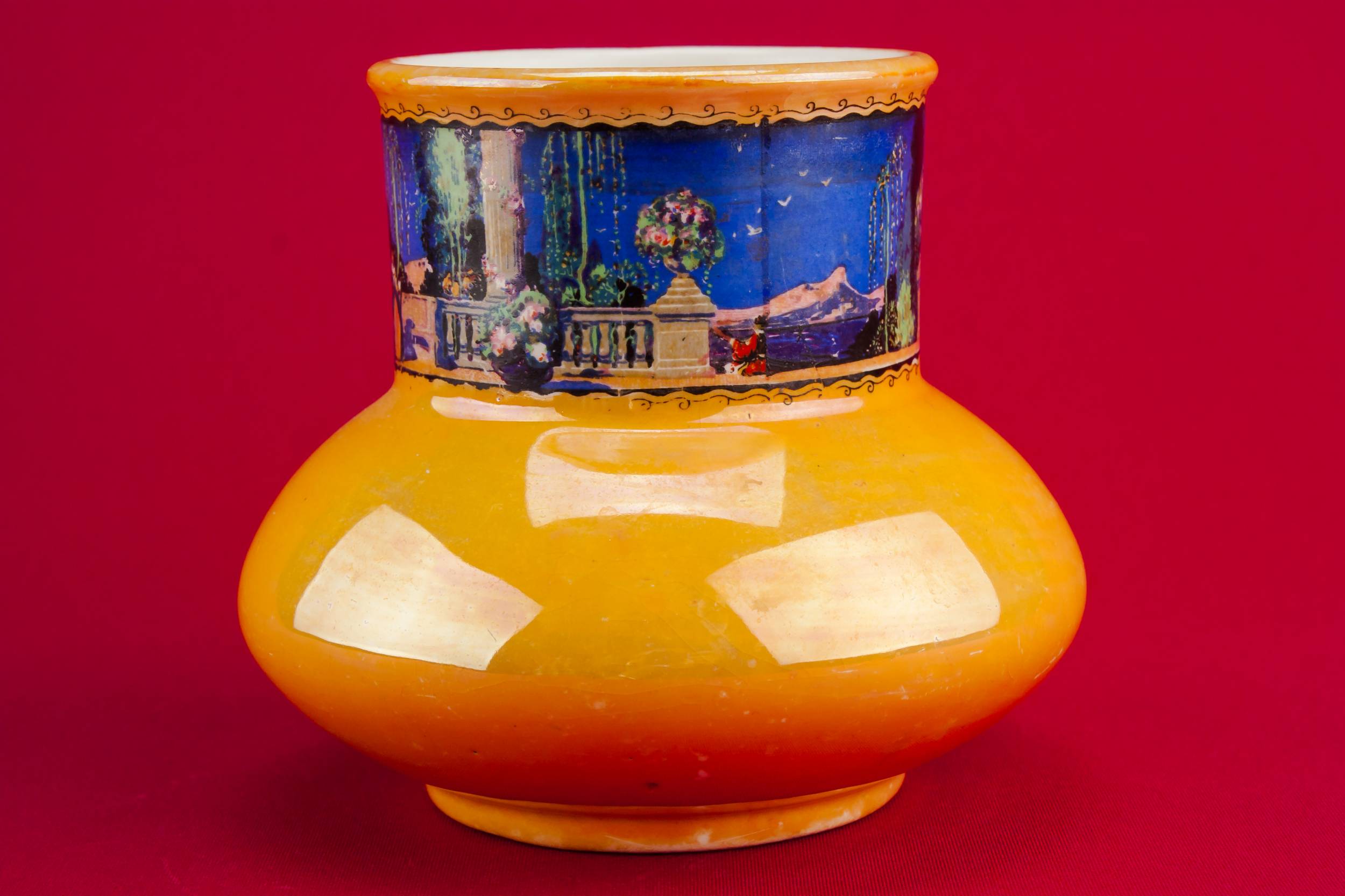 Attractive Vintage Pottery — Small pottery vase 2