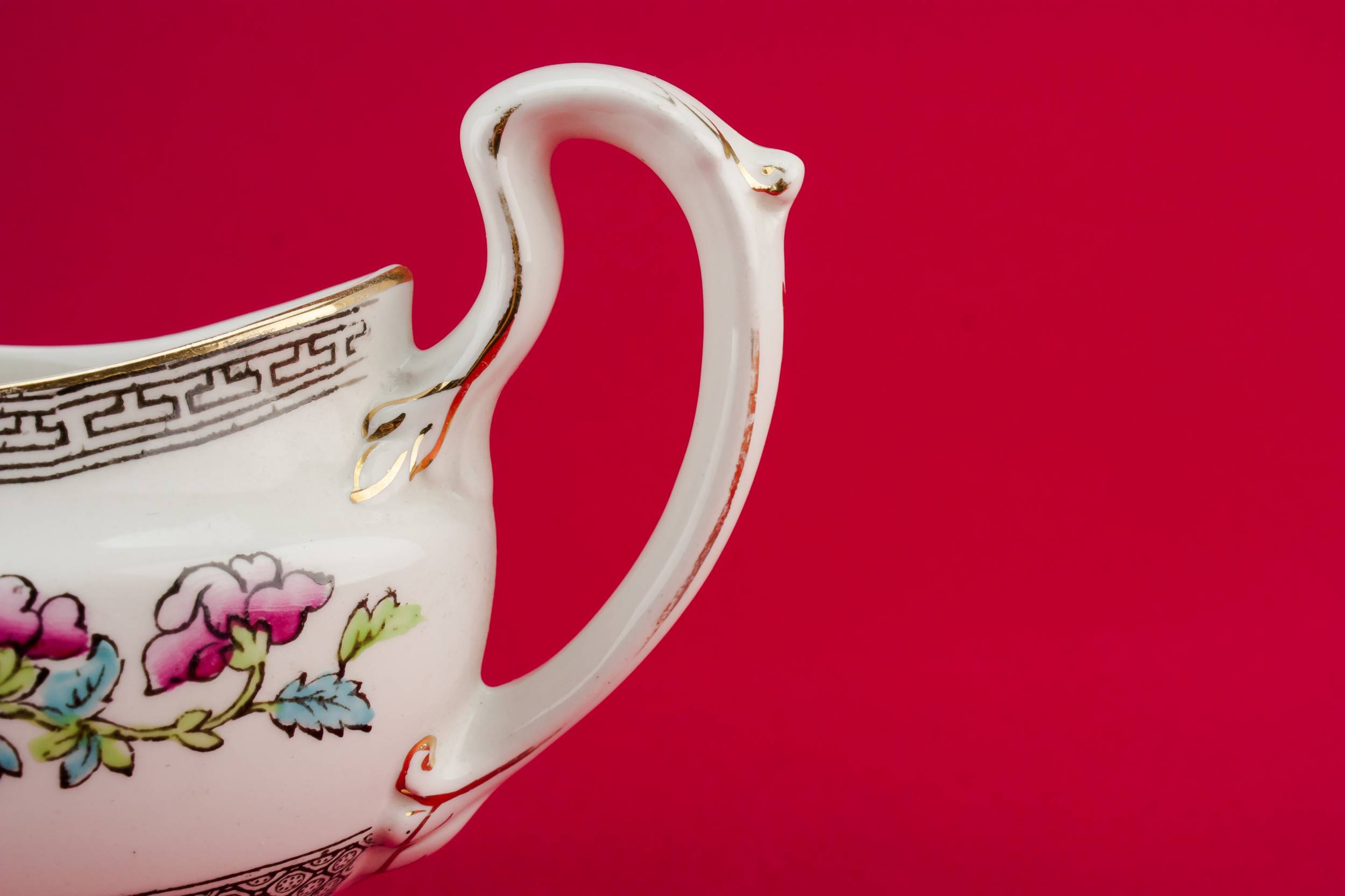 Vintage Pottery GRAVY — Traditional pottery gravy boat 3