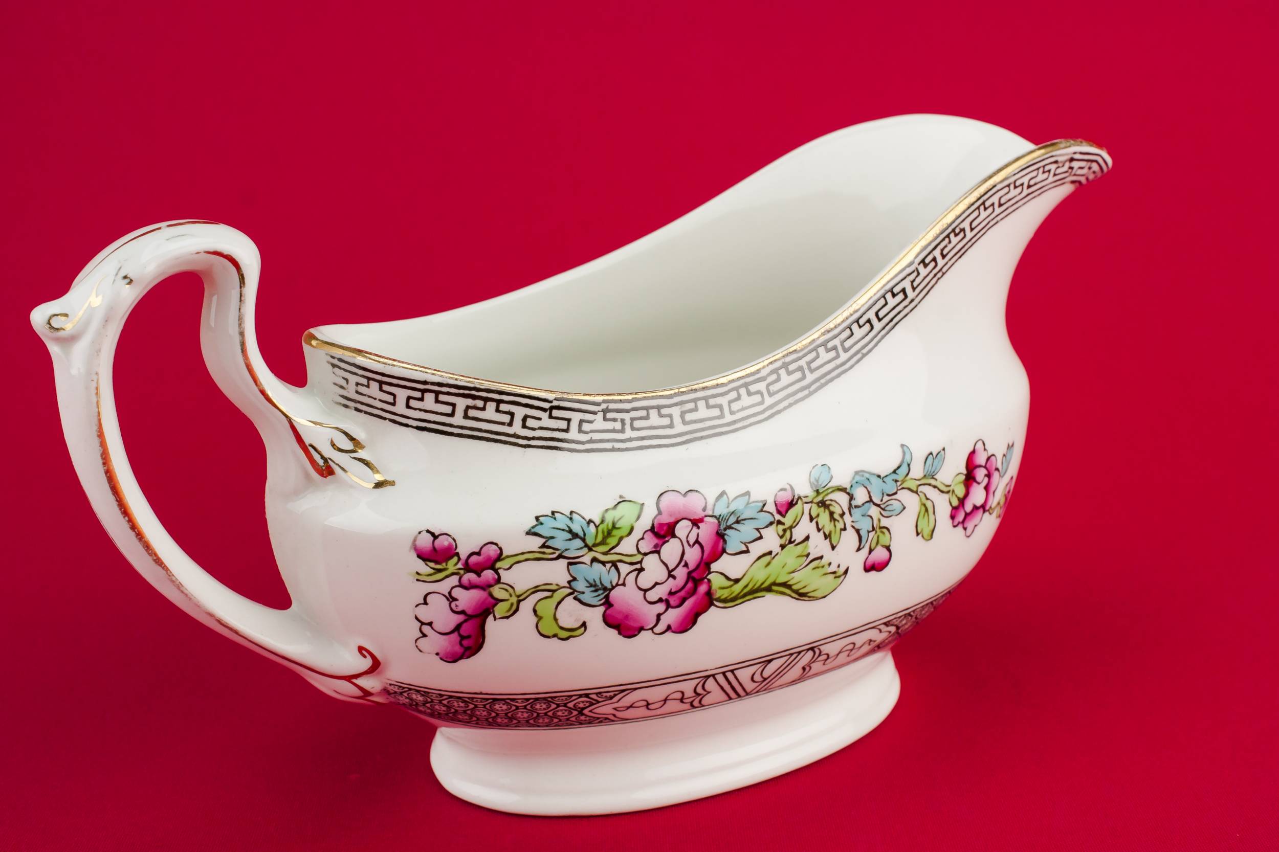 Vintage Pottery GRAVY — Traditional pottery gravy boat 1