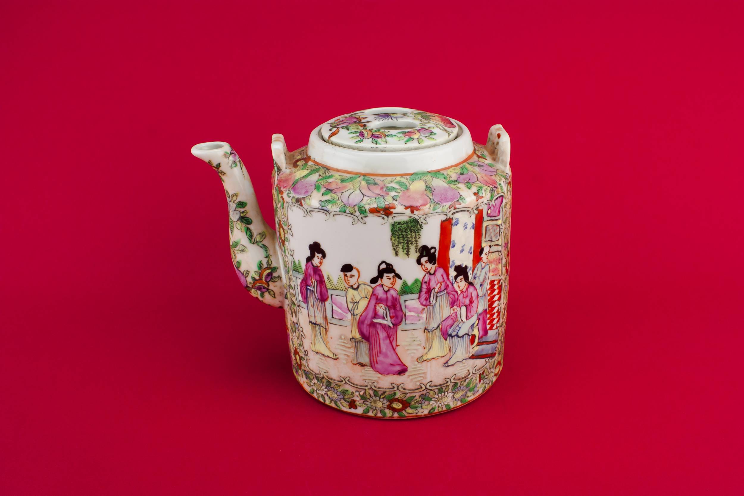Famille Rose Beautiful — Small porcelain teapot