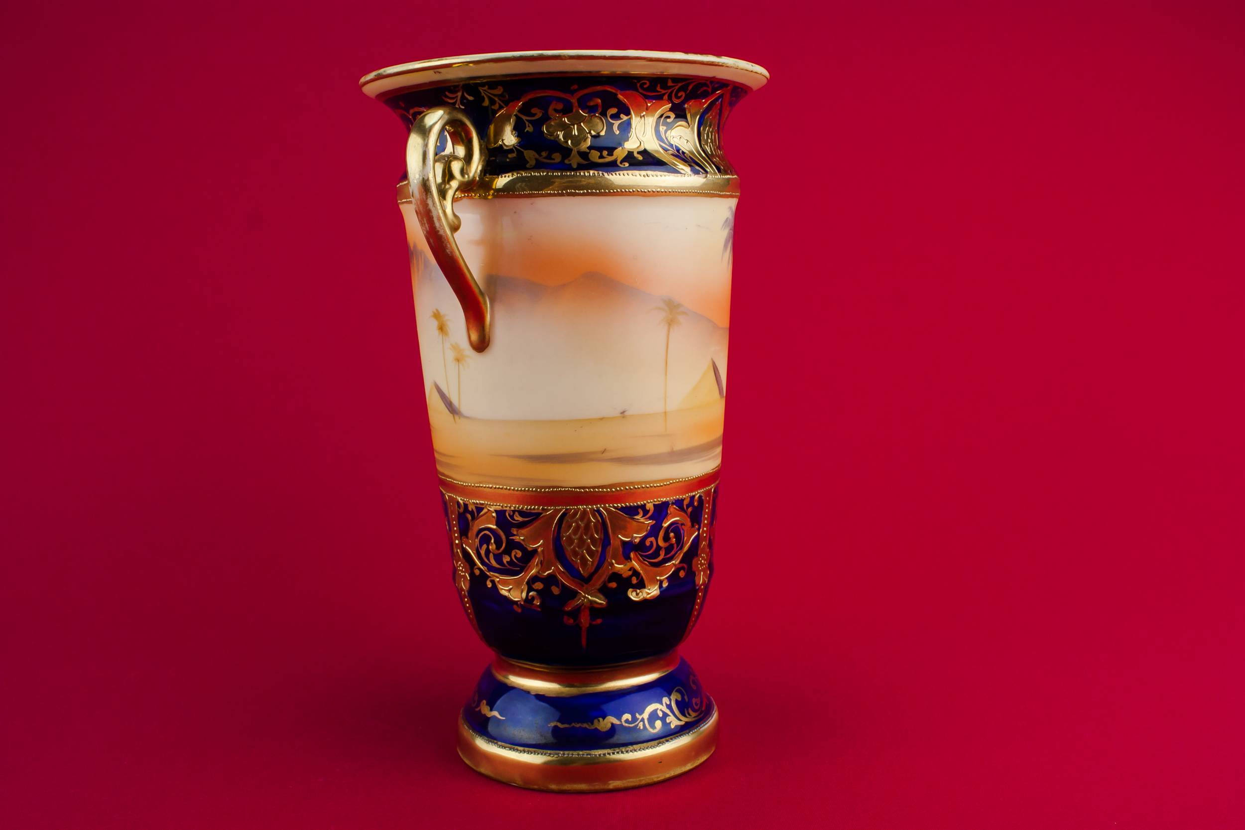 Vintage Elegant VASE — Medium porcelain vase 1