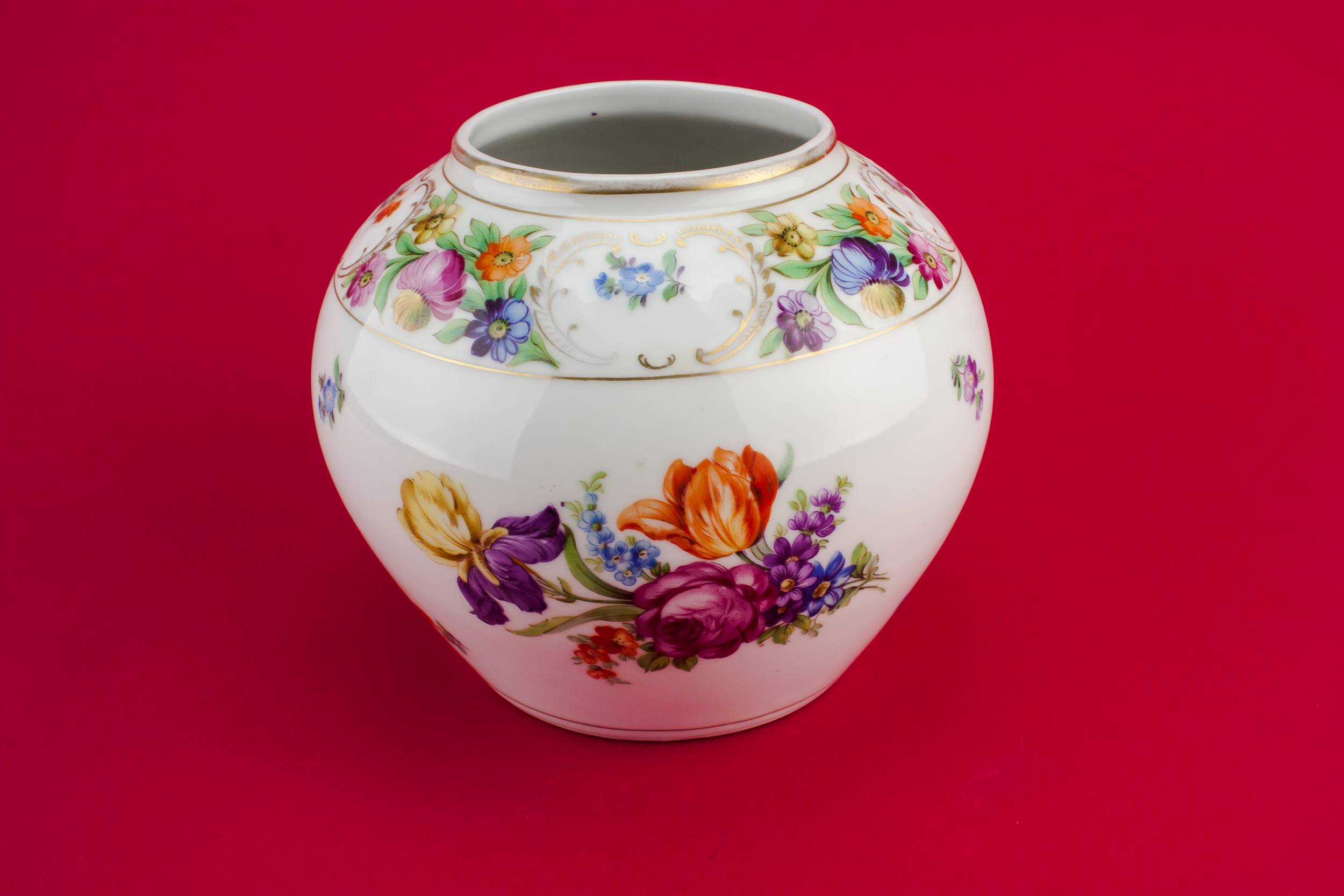 Classical Vintage Floral — Small porcelain vase