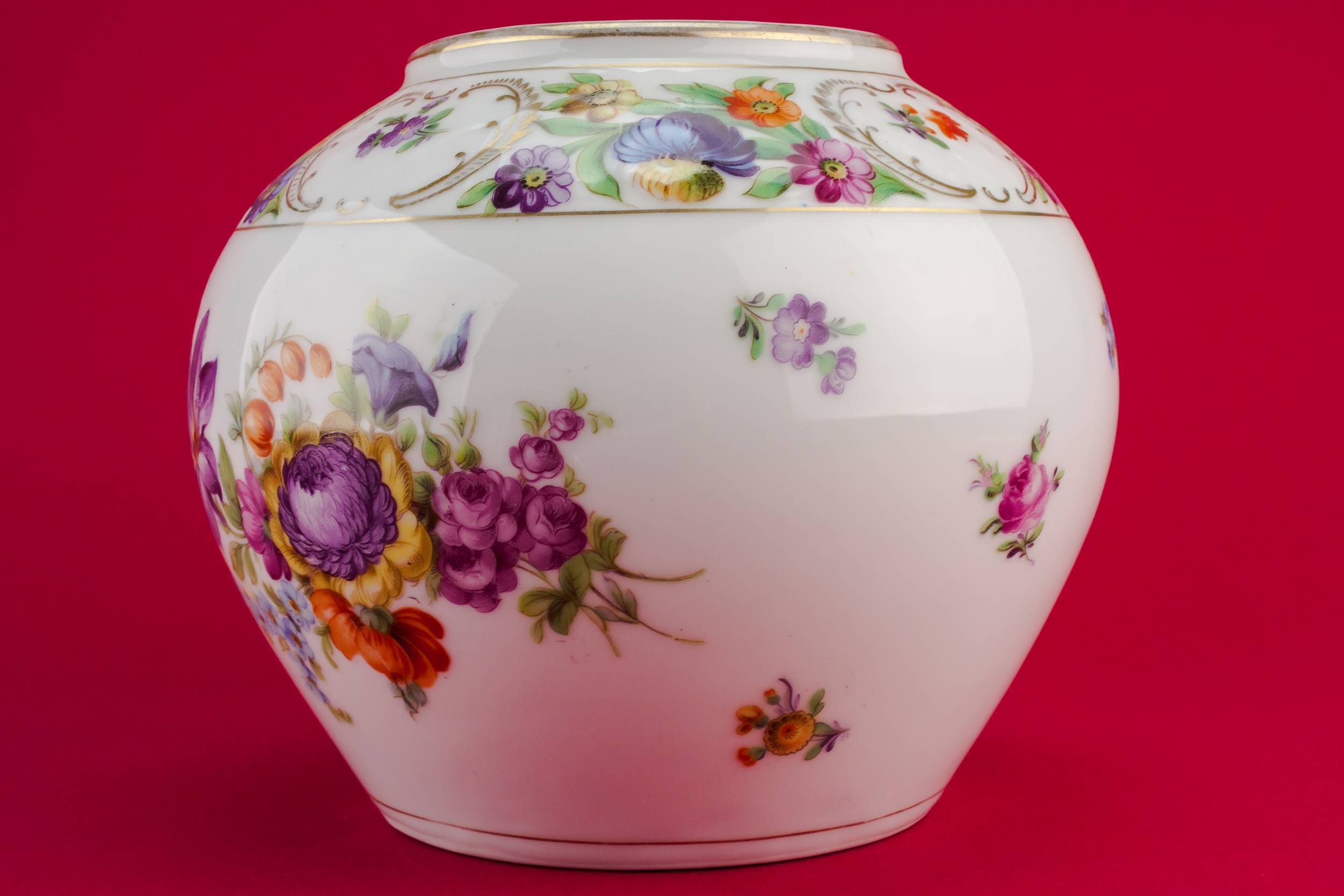 Classical Vintage Floral — Small porcelain vase 2
