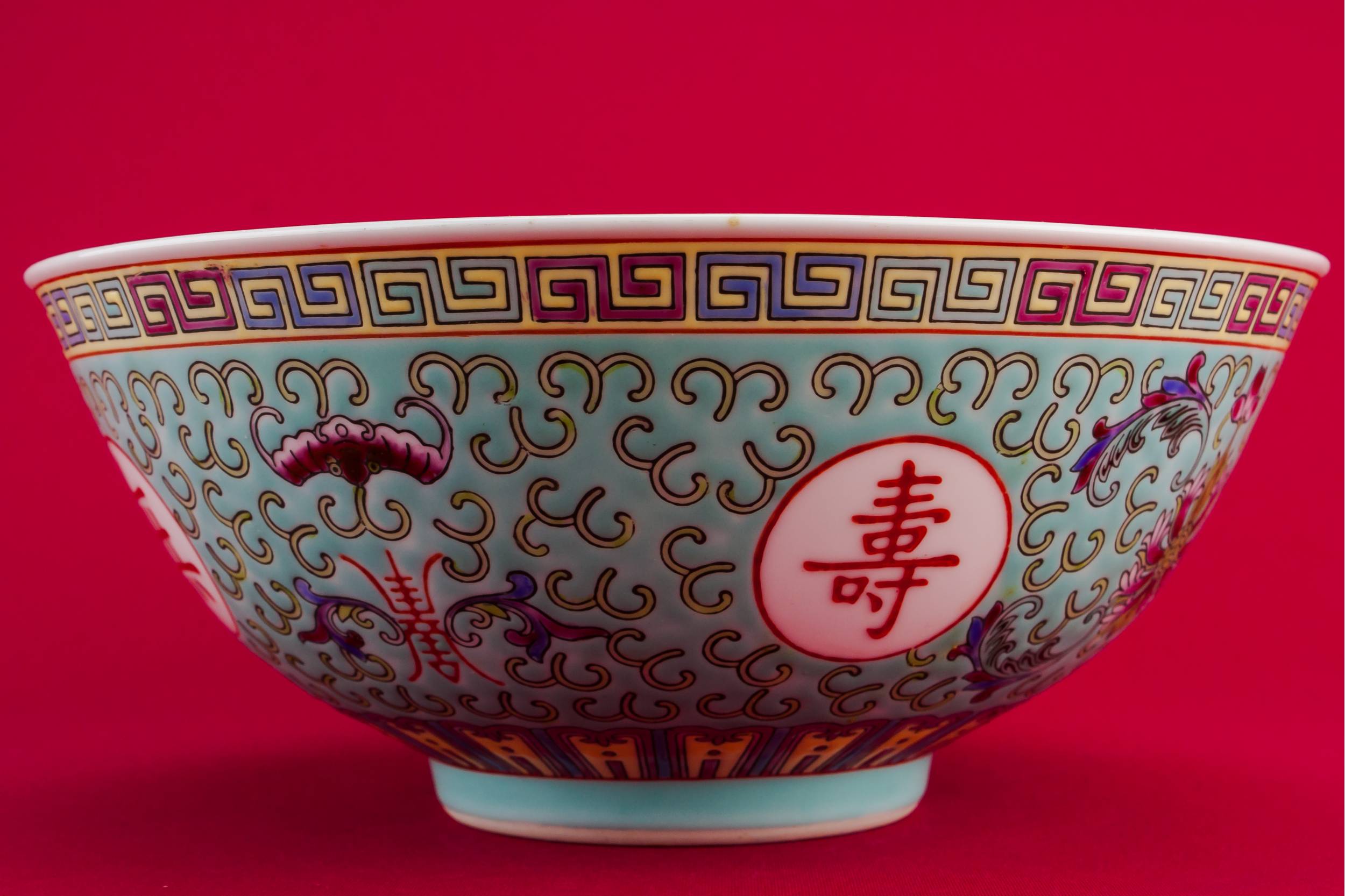Classical Retro Serving — Retro porcelain serving bowl 1