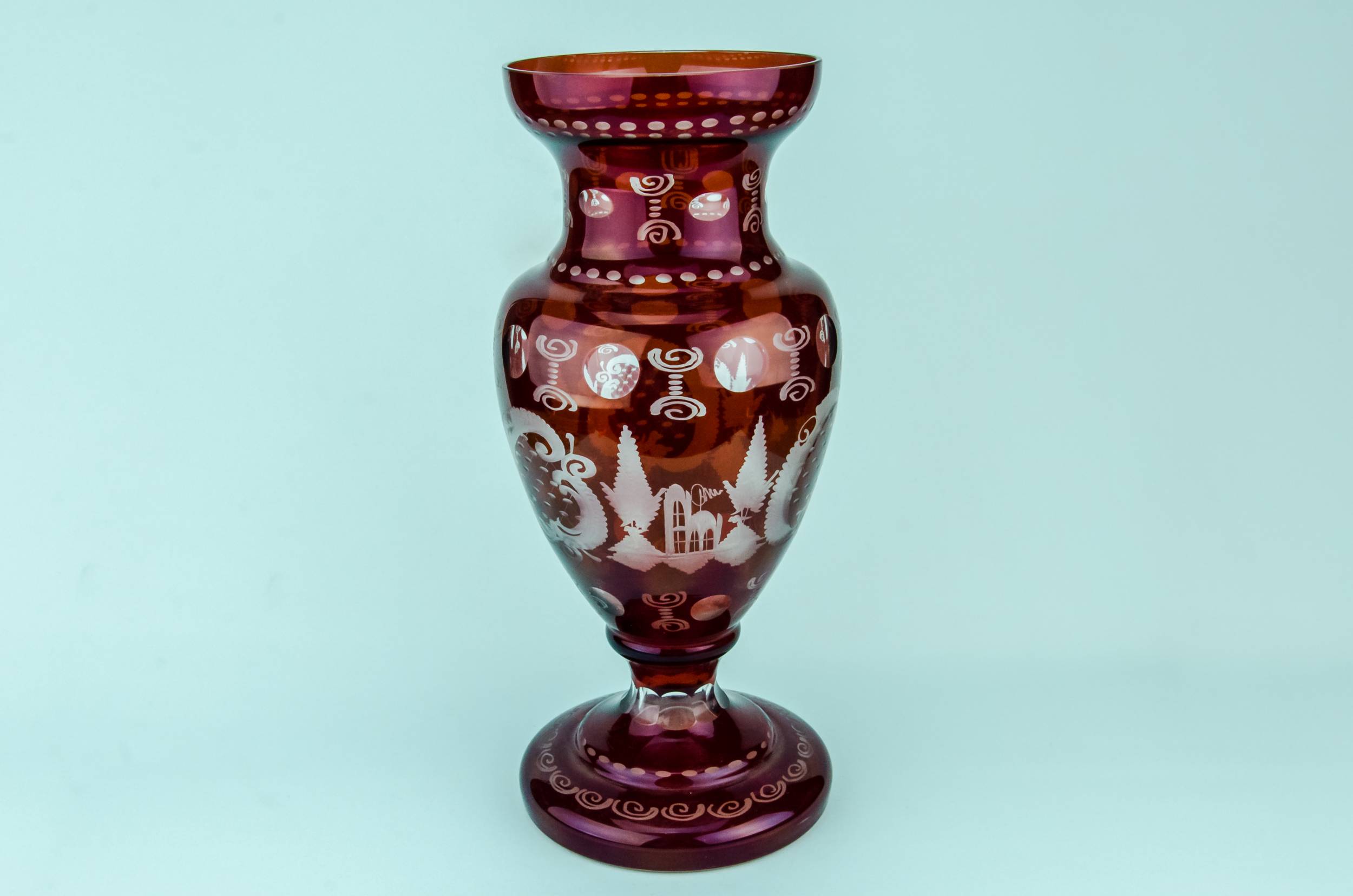 Antique Victorian Glass — Large red glass vase 1
