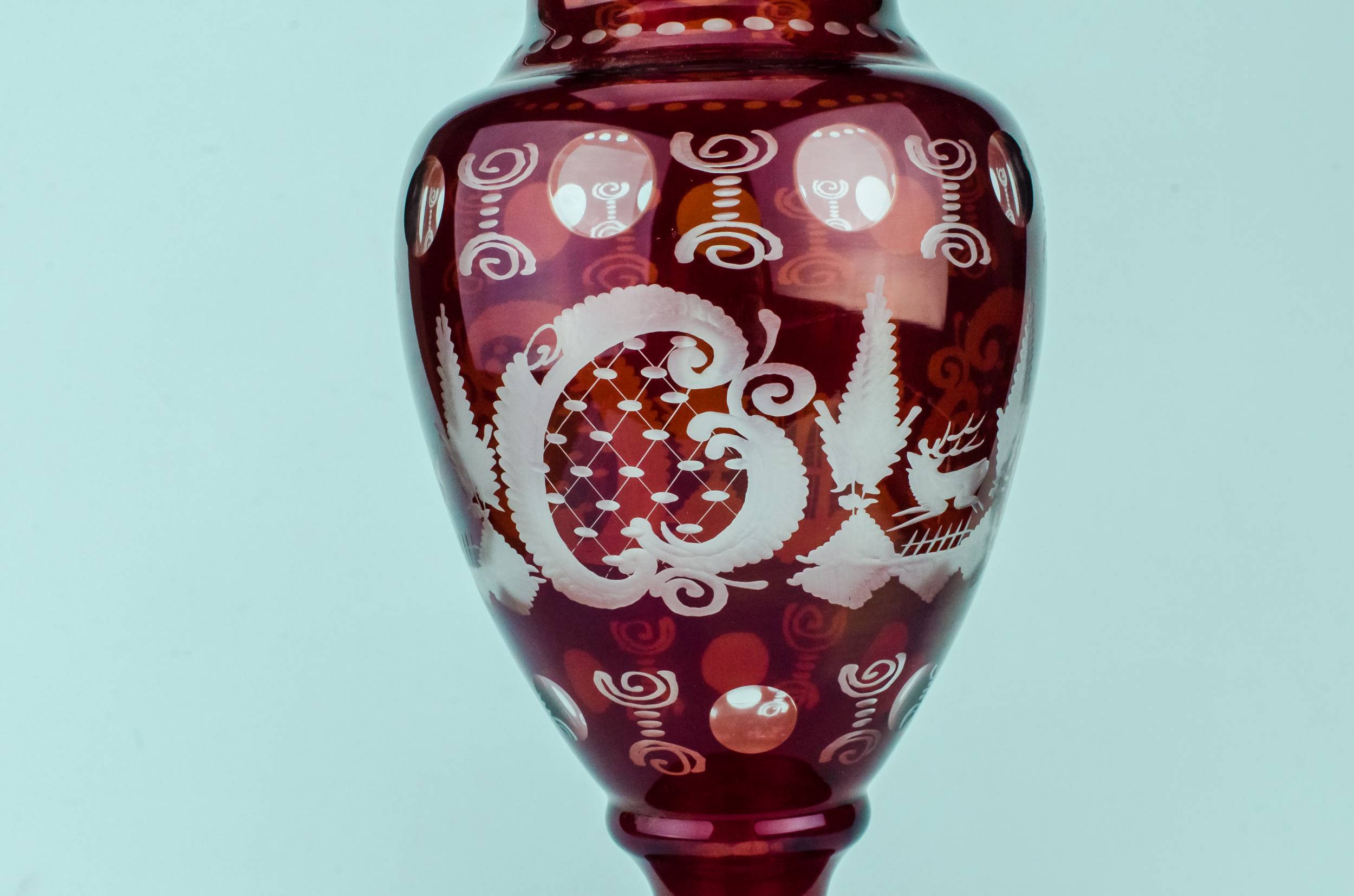 Antique Victorian Glass — Large red glass vase 5