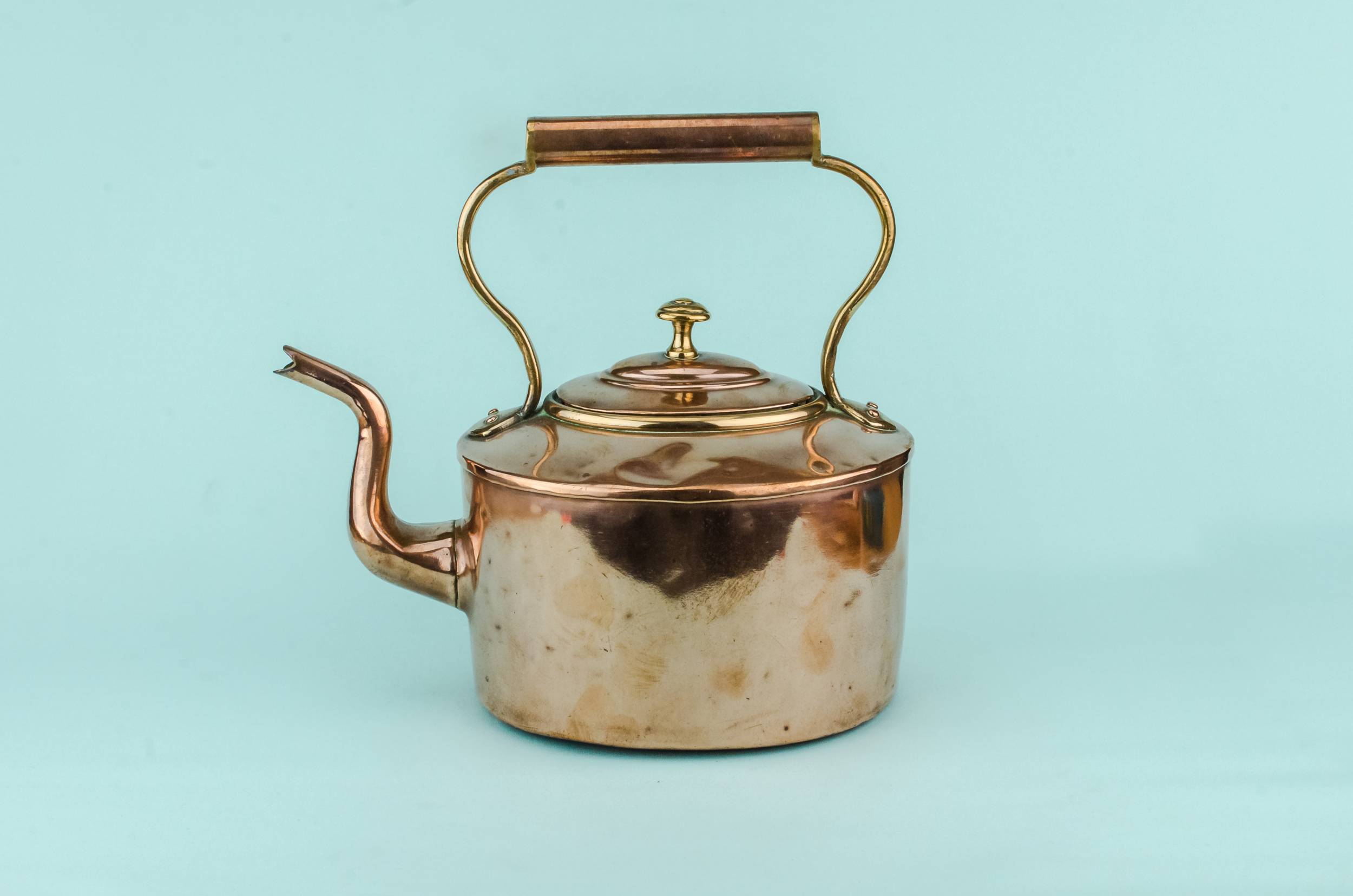 High Victorian Antique — Large High Victorian kettle