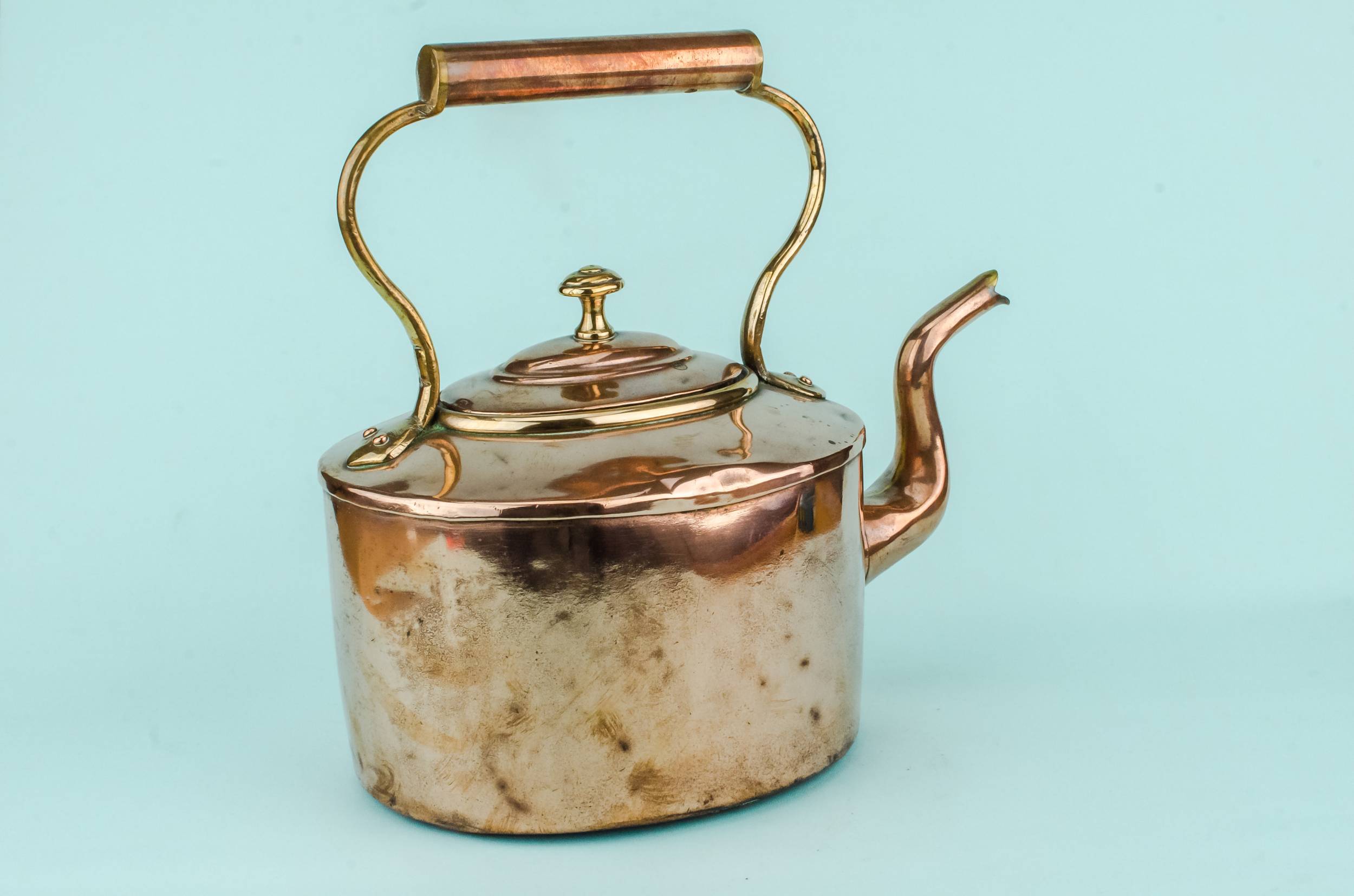 High Victorian Antique — Large High Victorian kettle 1