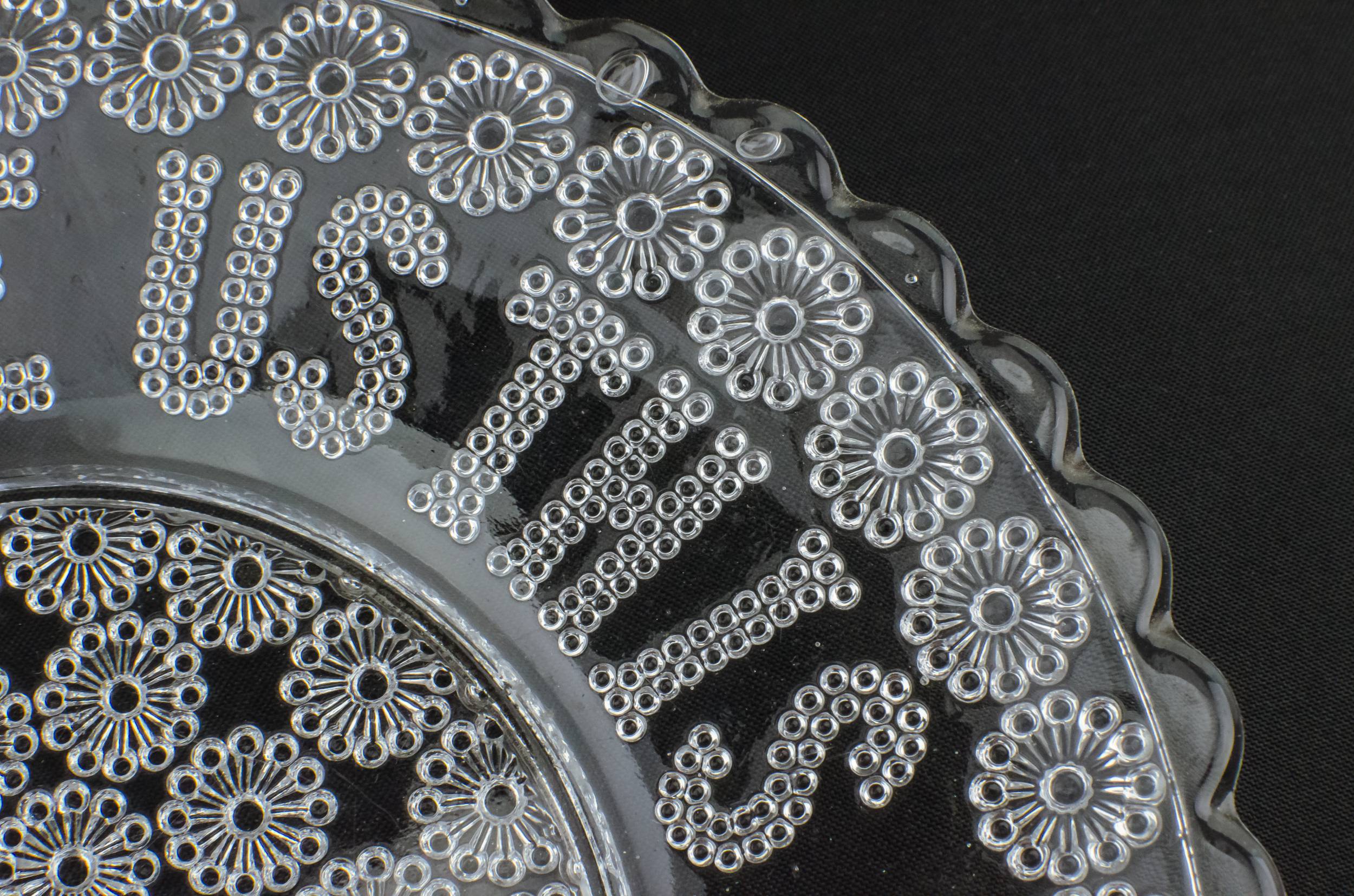 Beautiful Antique Serving — Daisy glass serving dish 1