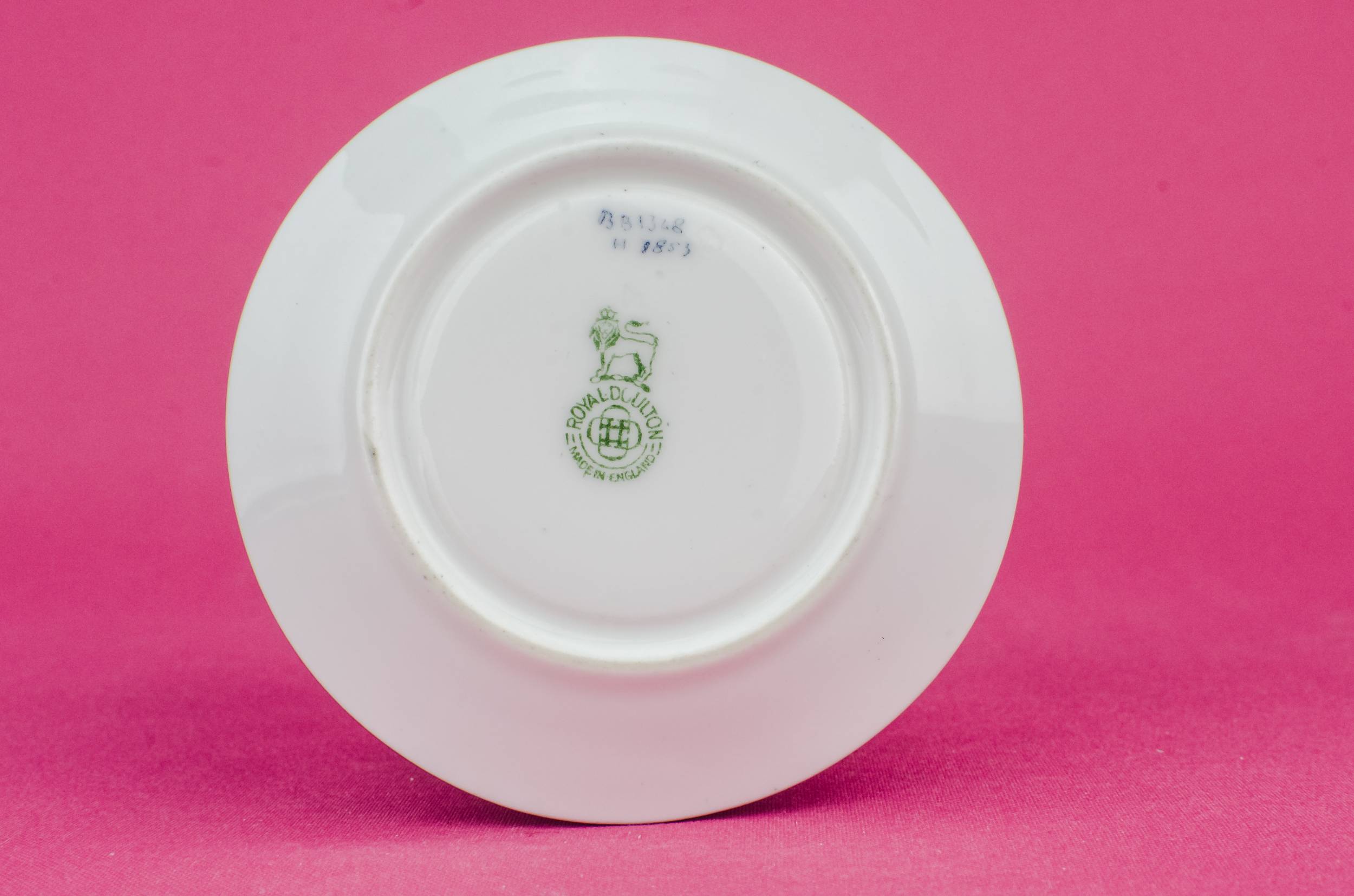 Spectacular Vintage Royal — Art Deco bone china coffee cup 4