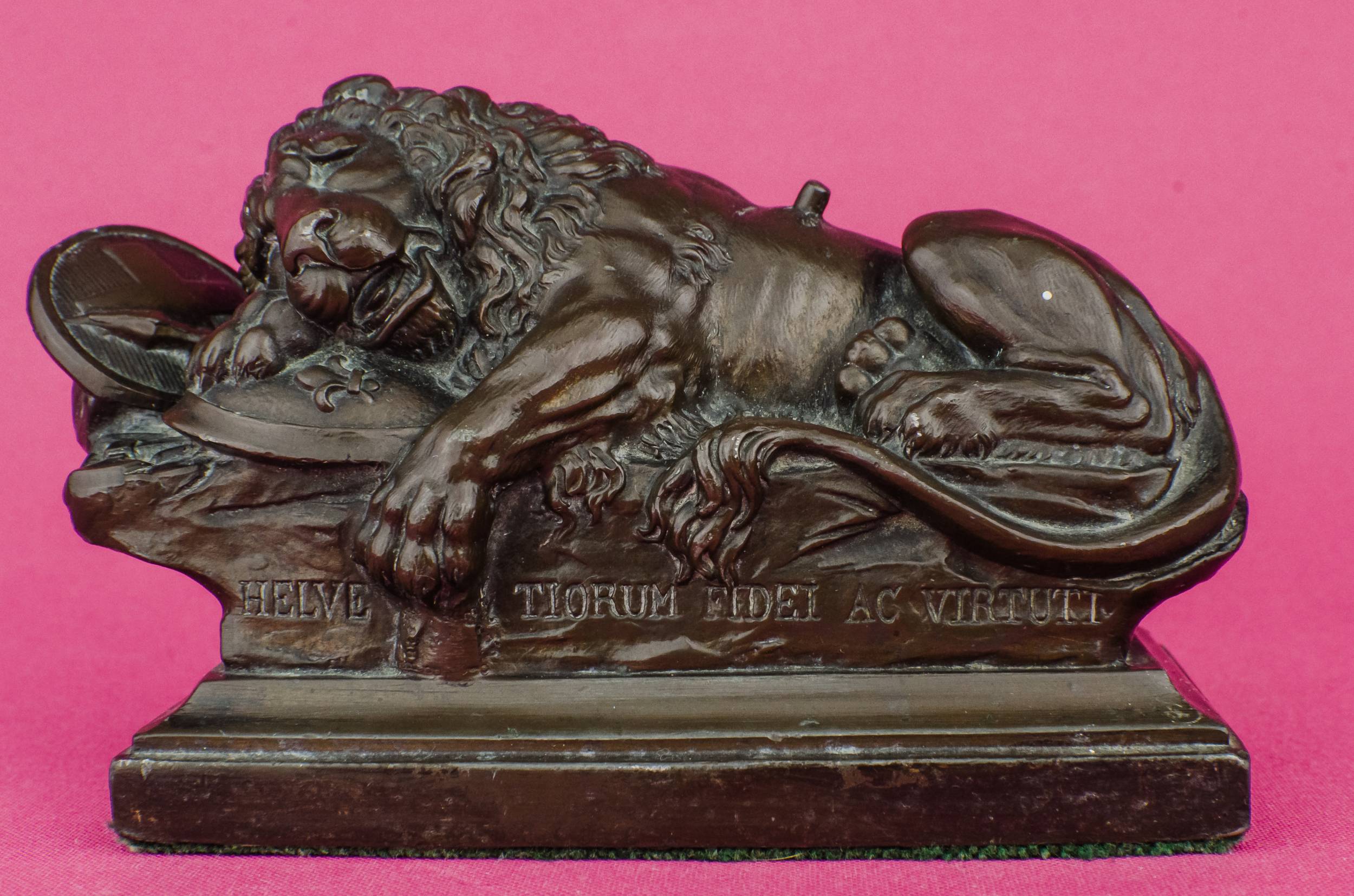 Neo-Classical Antique SCULPTURE — Bronze lion sculpture 1