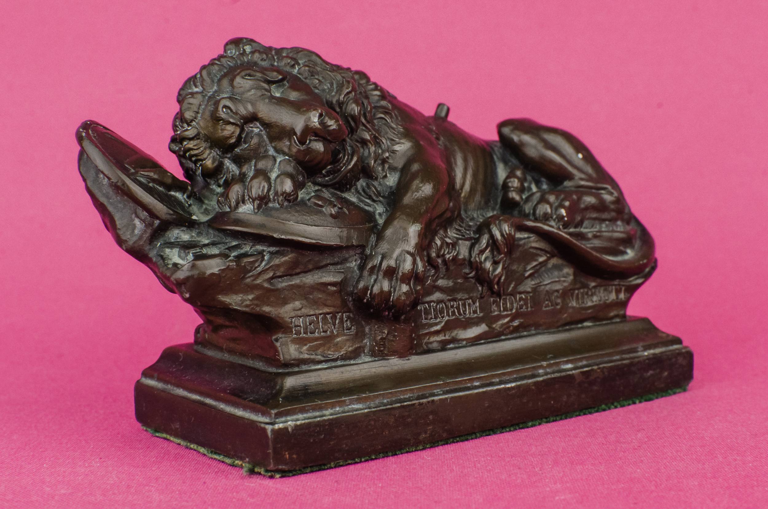 Neo-Classical Antique SCULPTURE — Bronze lion sculpture 2