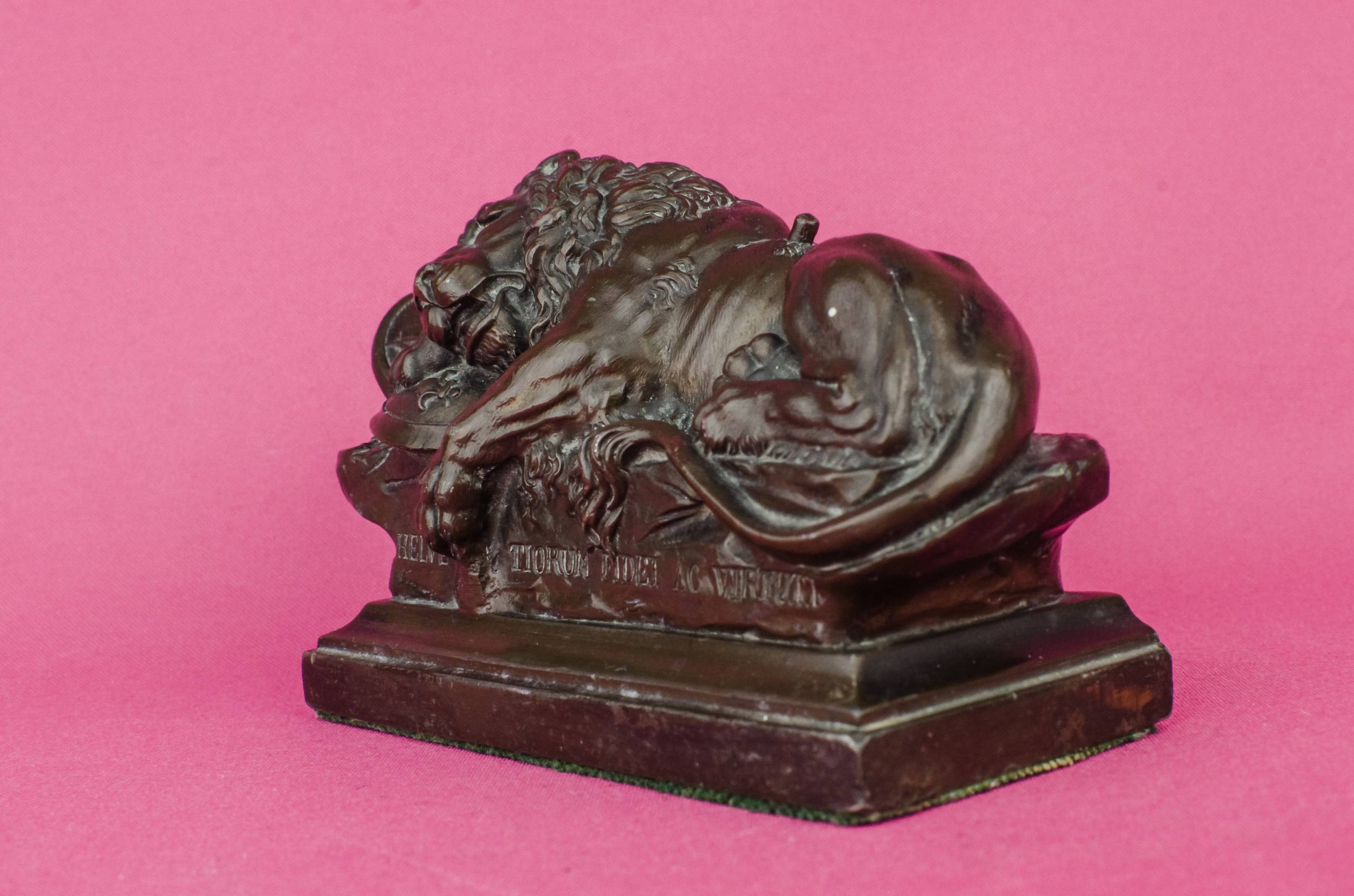 Neo-Classical Antique SCULPTURE — Bronze lion sculpture 5