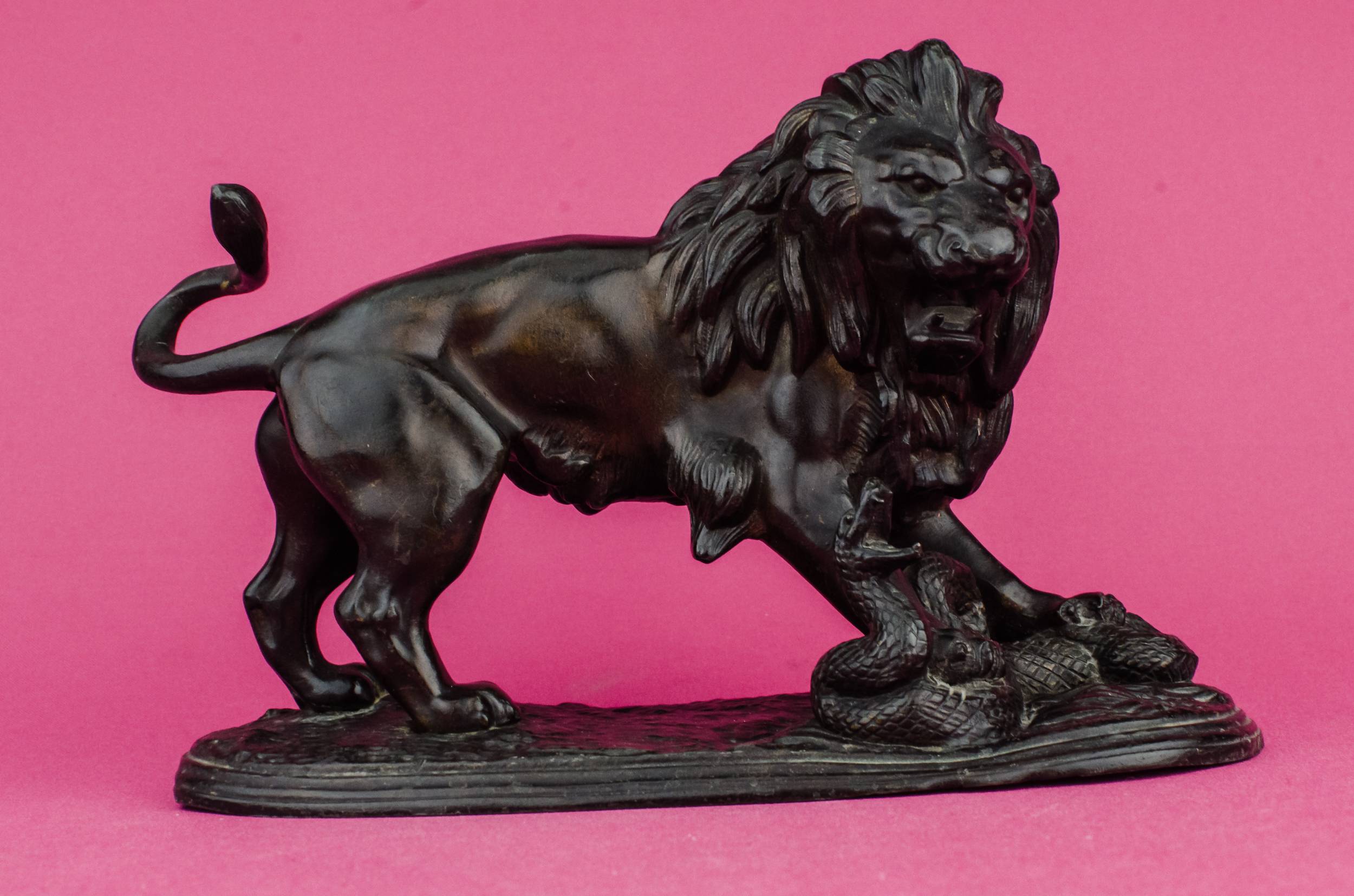 Antique Charming Lion — Bronze lion sculpture 1