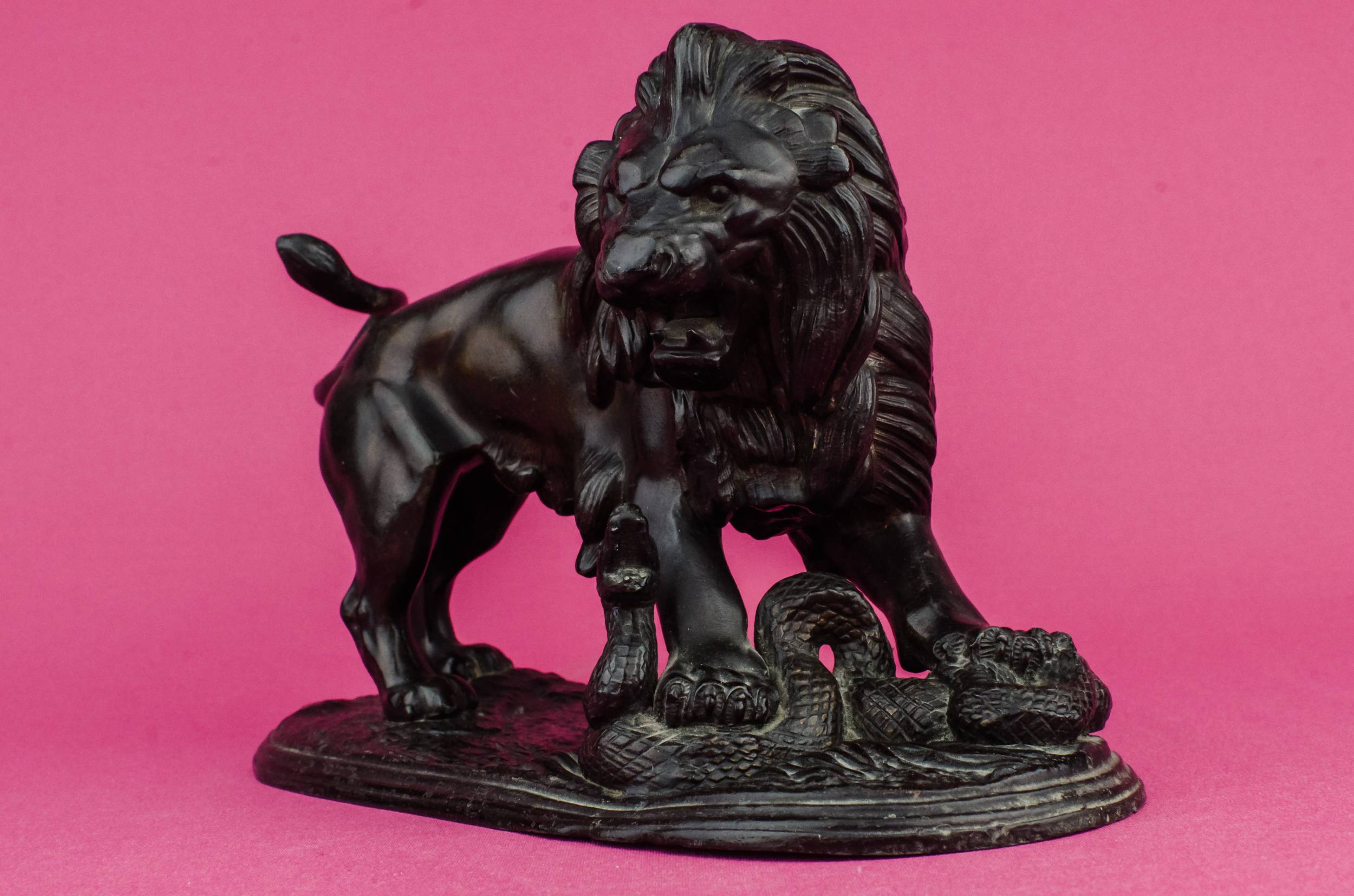 Antique Charming Lion — Bronze lion sculpture 2