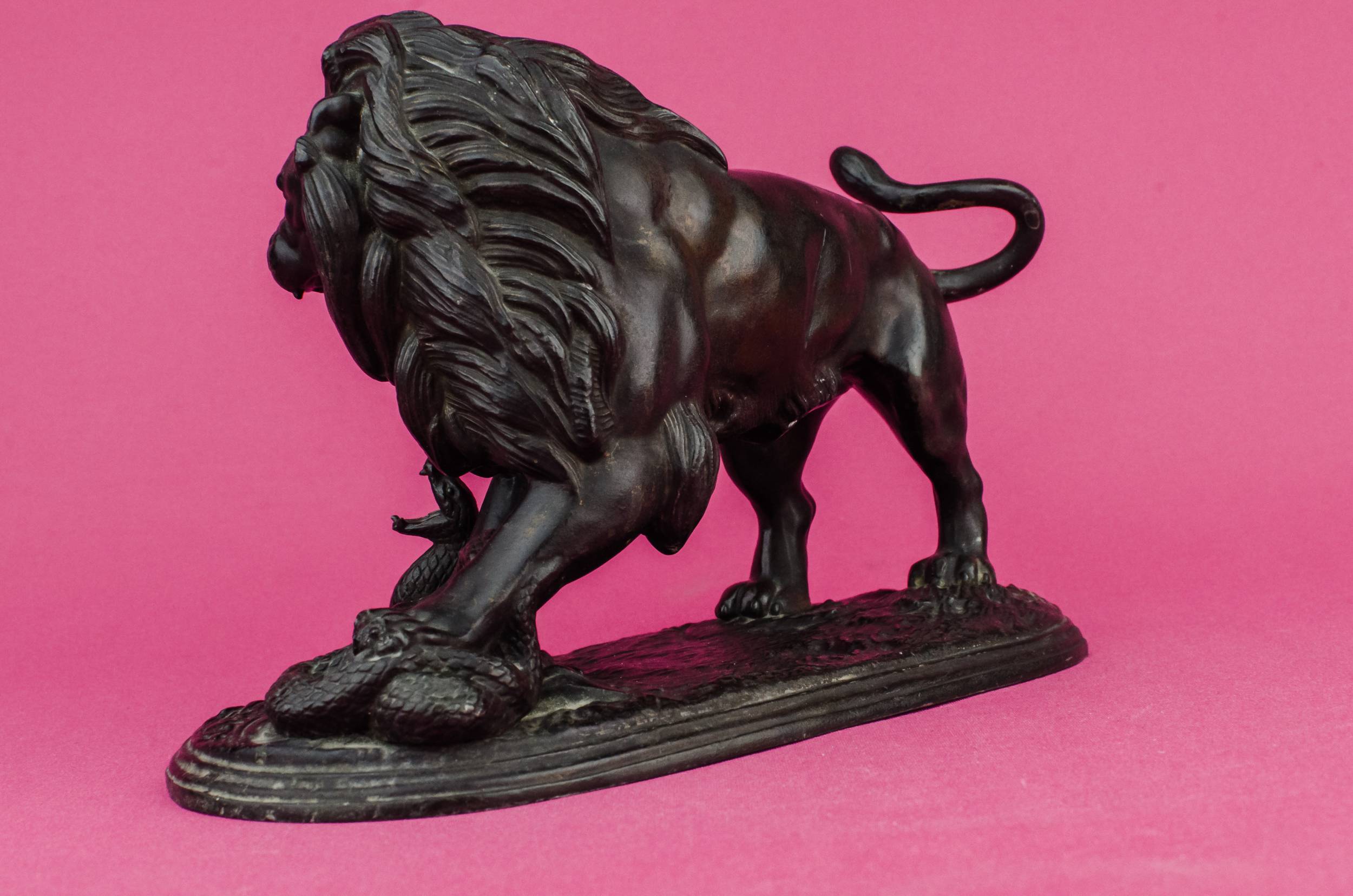 Antique Charming Lion — Bronze lion sculpture 3