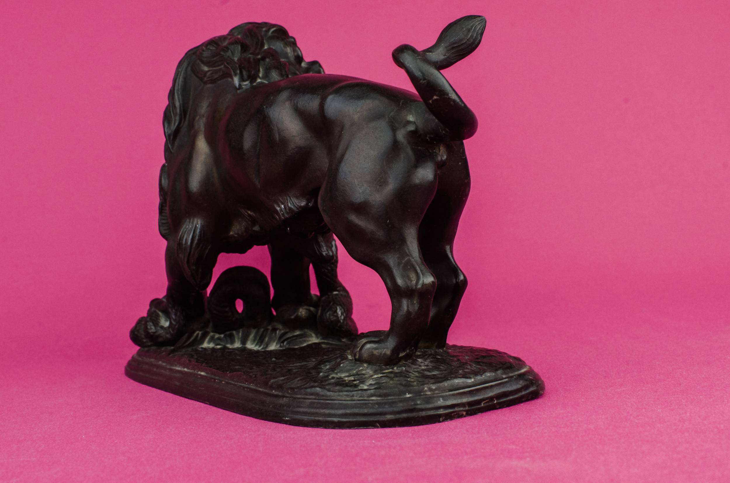Antique Charming Lion — Bronze lion sculpture 5