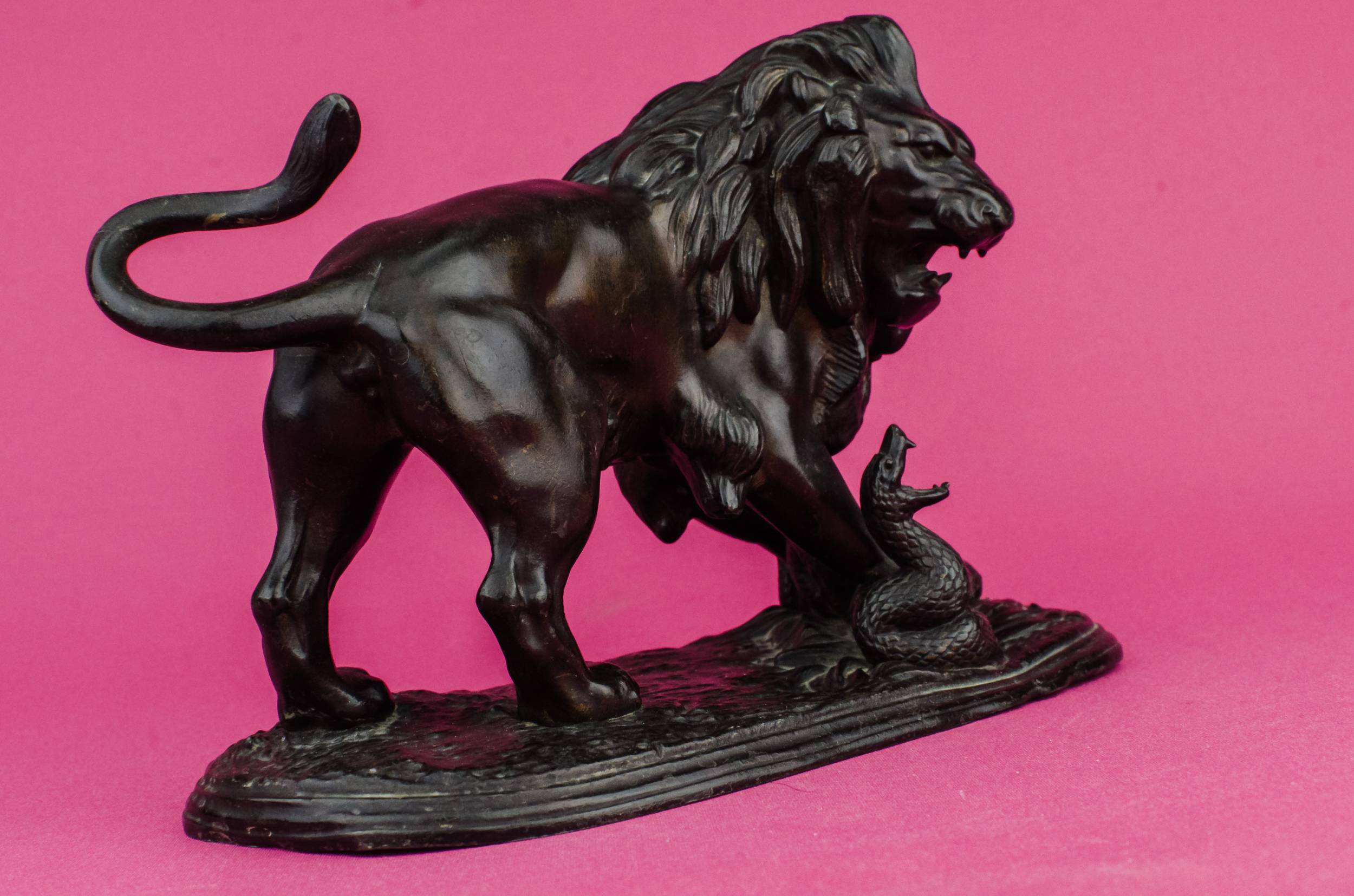 Antique Charming Lion — Bronze lion sculpture 6