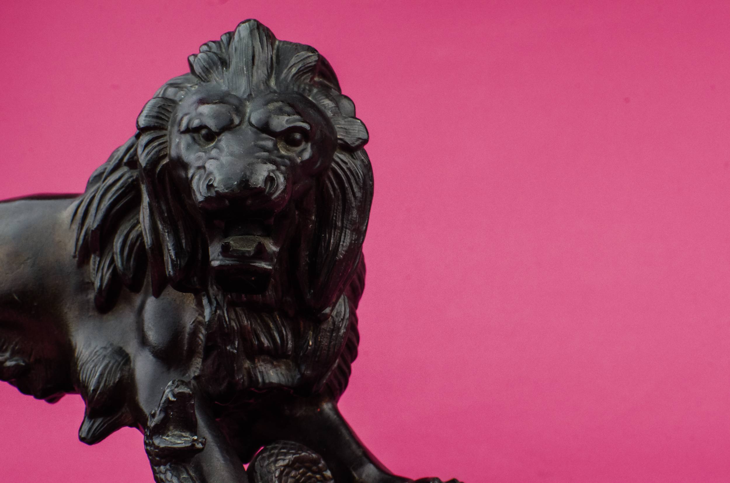 Antique Charming Lion — Bronze lion sculpture 7