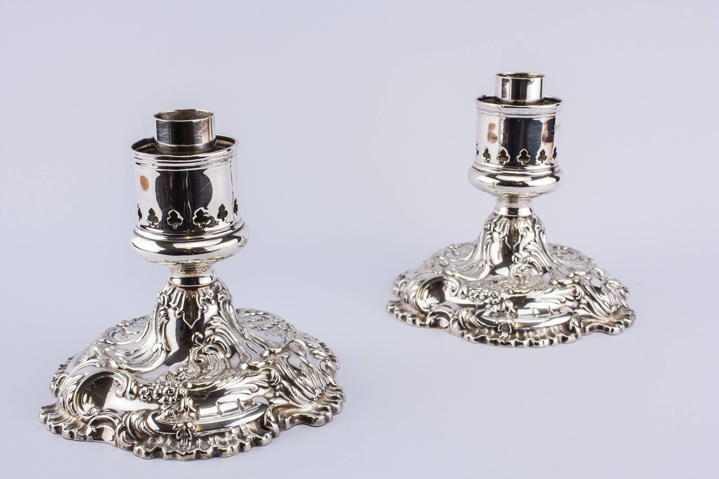 High Victorian Antique — 2 High Victorian candlesticks 1