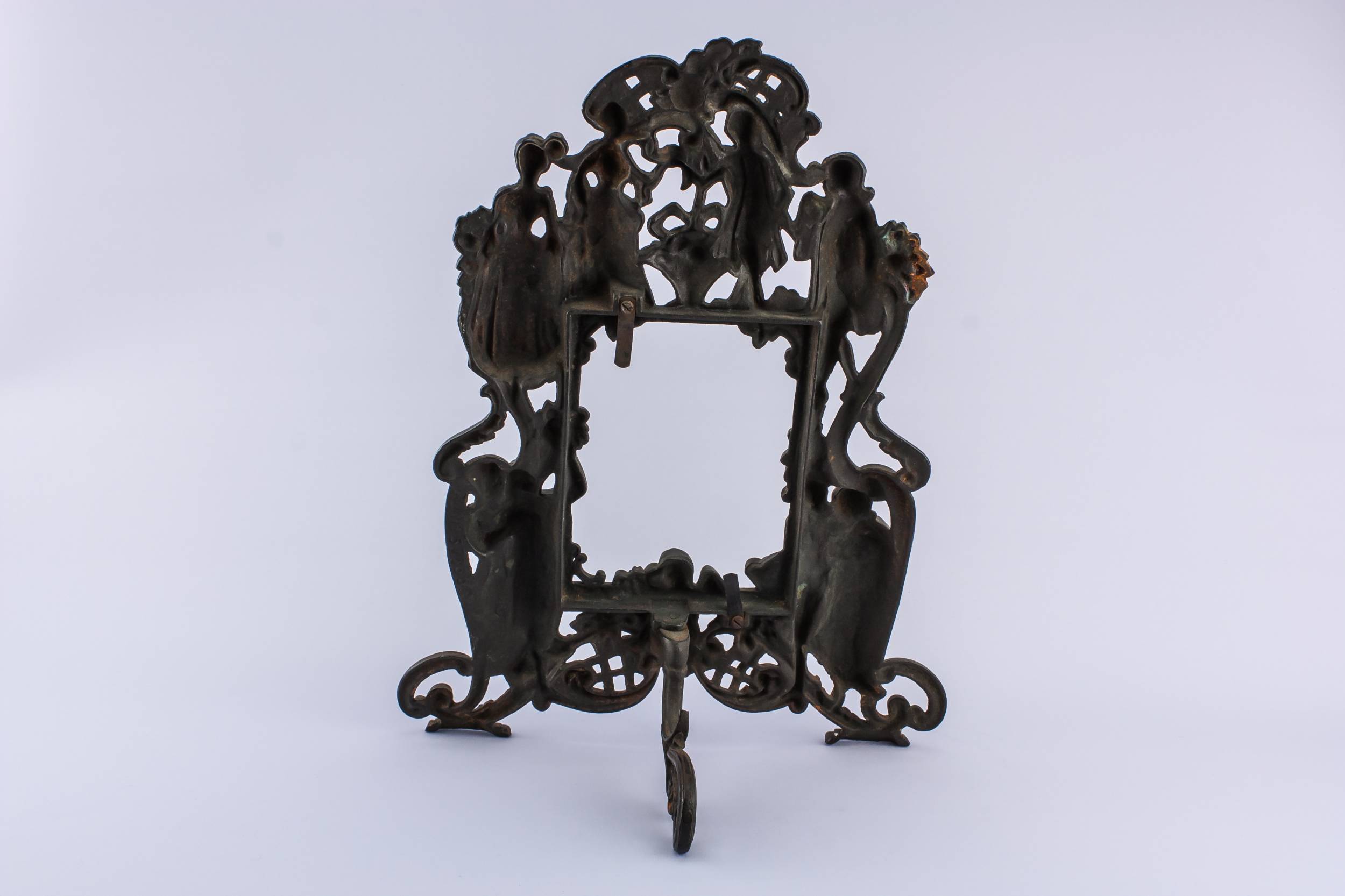 Cast Iron Antique — Cast iron picture frame 3