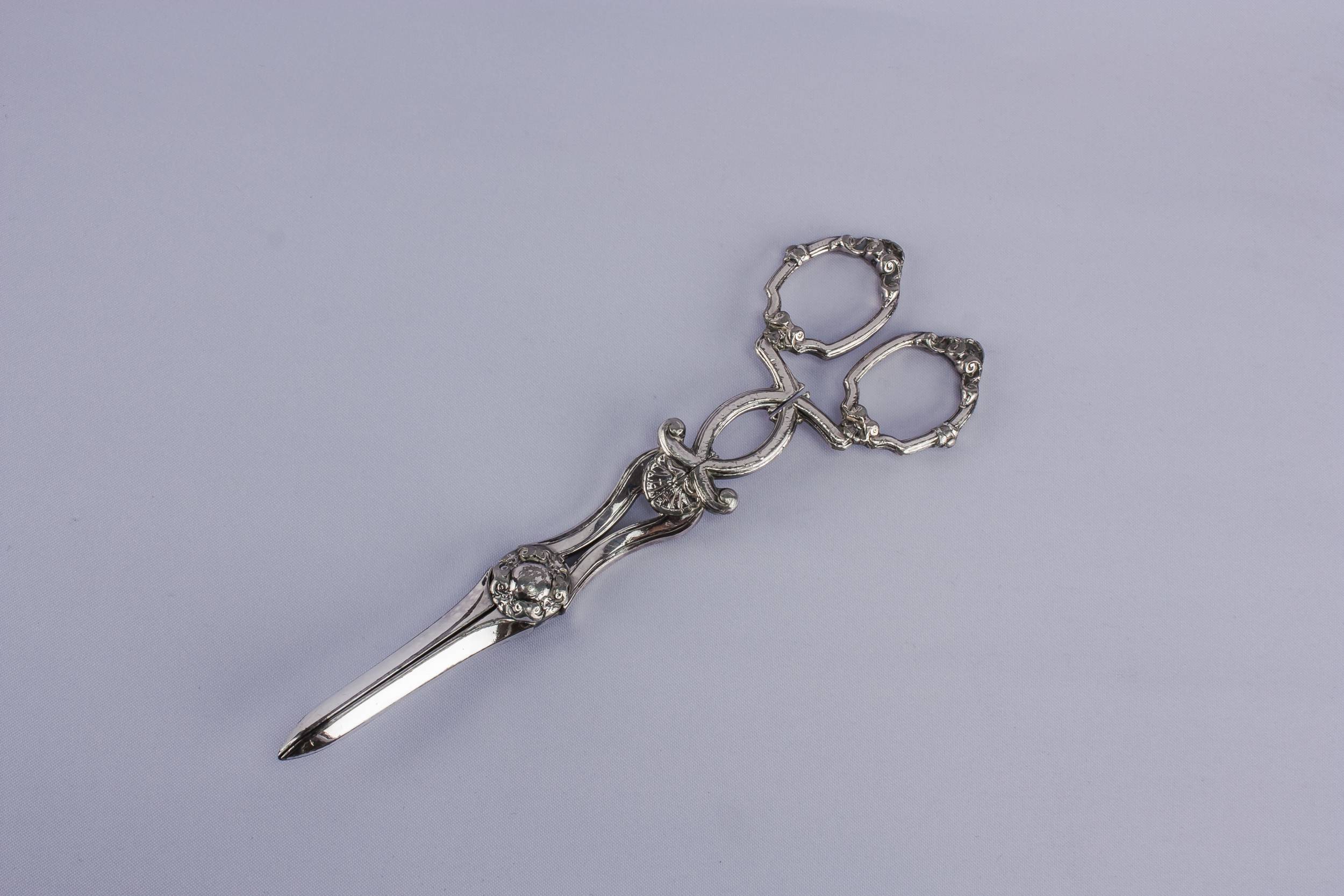 Antique Beautiful Cutlery — Medium grape shears