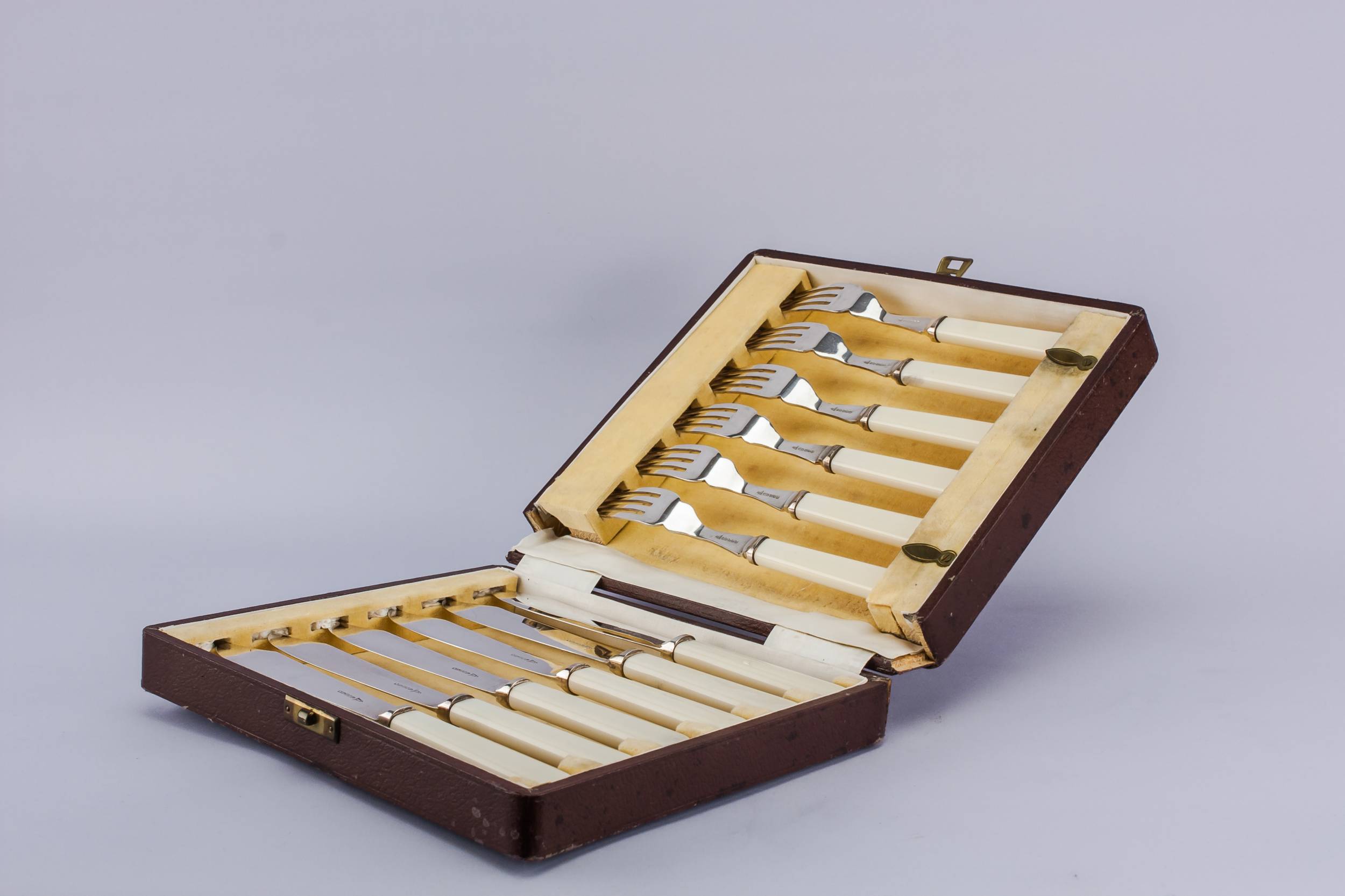 Cutlery set for six 3