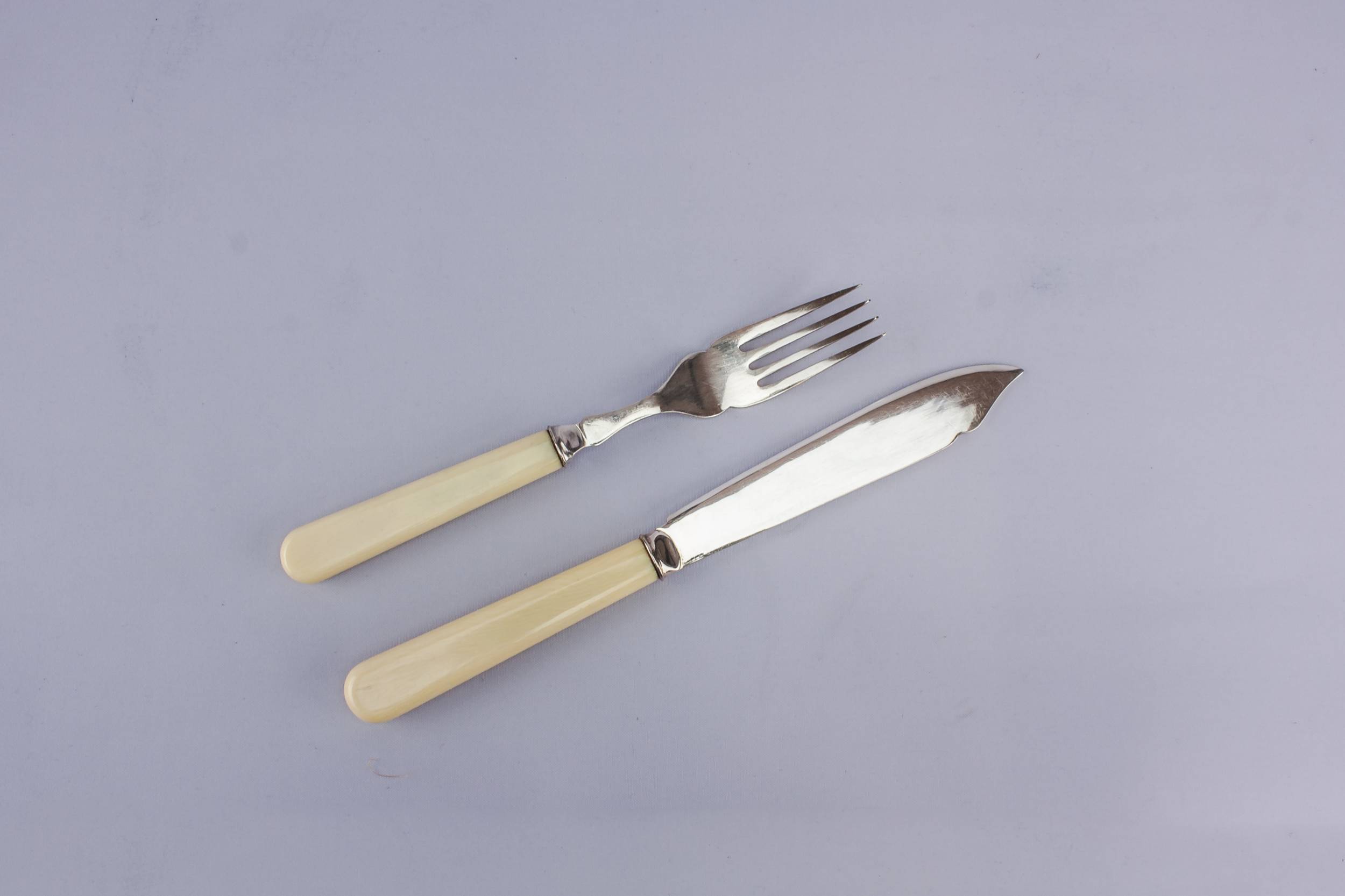 Cutlery set for eight