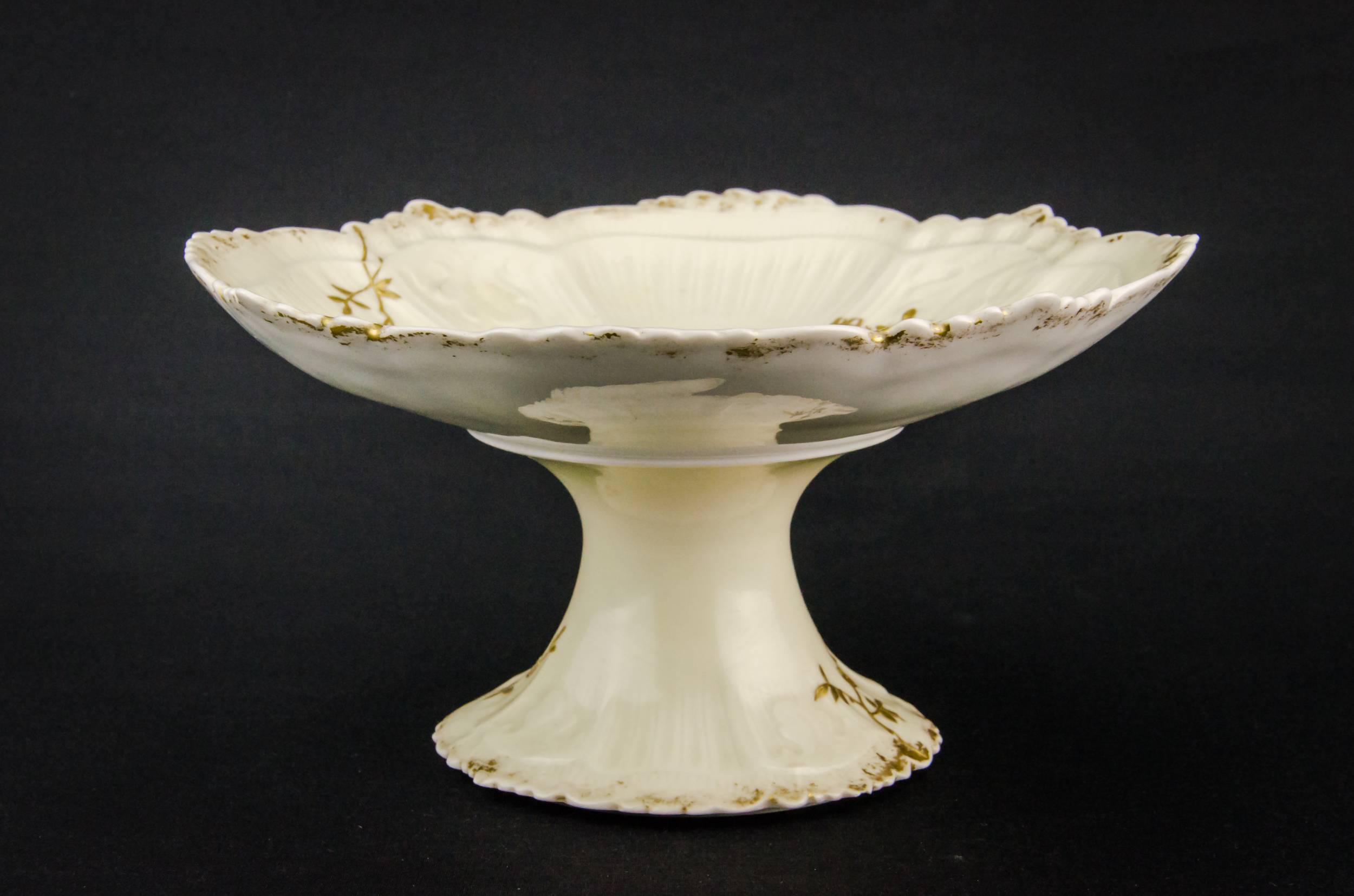 Aesthetic Movement Medium — Gilded serving stem bowl 4