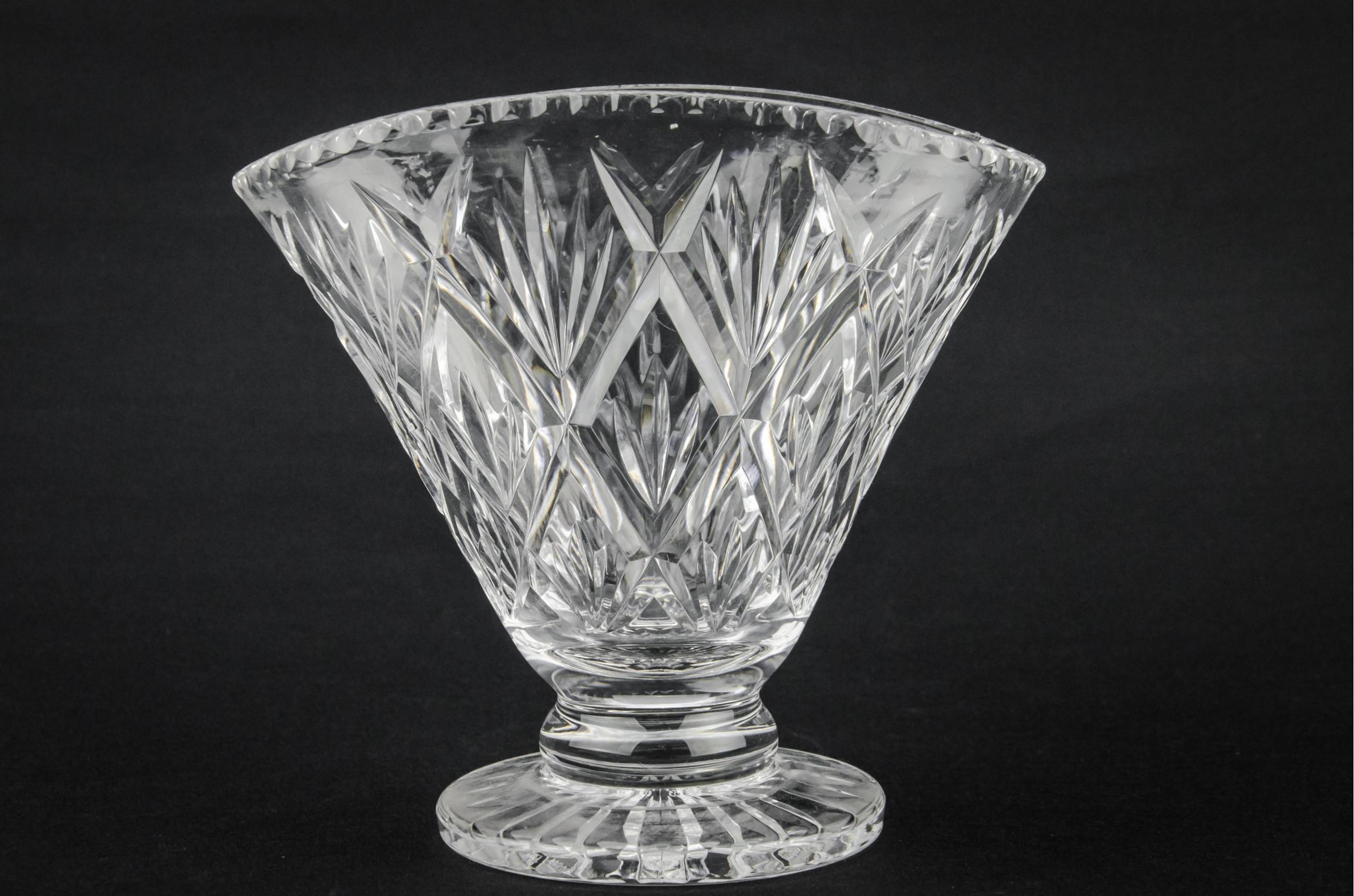 Charming Vintage Crosshatch — Cut glass vase 1